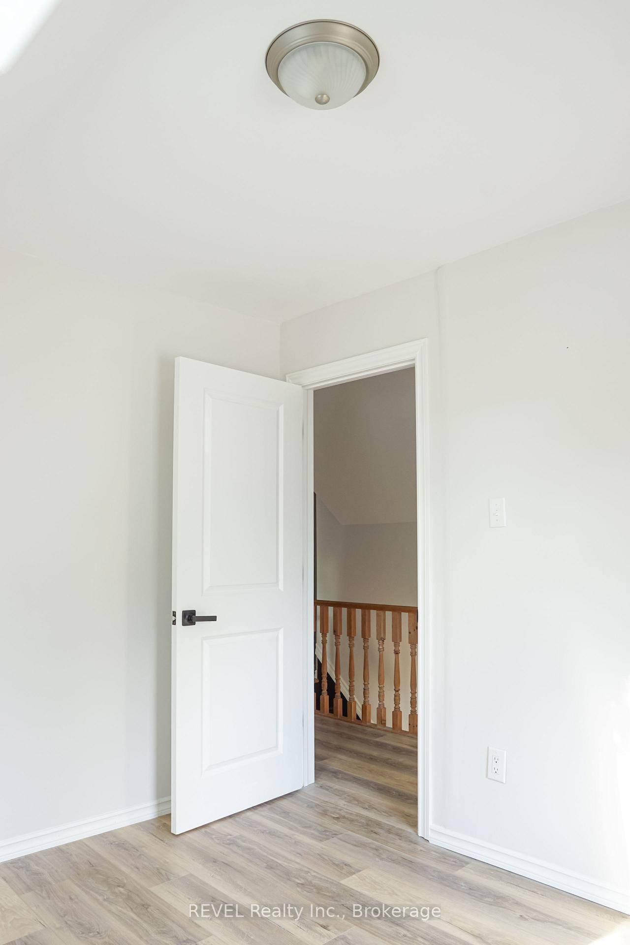 Photo 19 of 387 Glendale Avenue, St. Catharines, Secord Woods — HOMEH