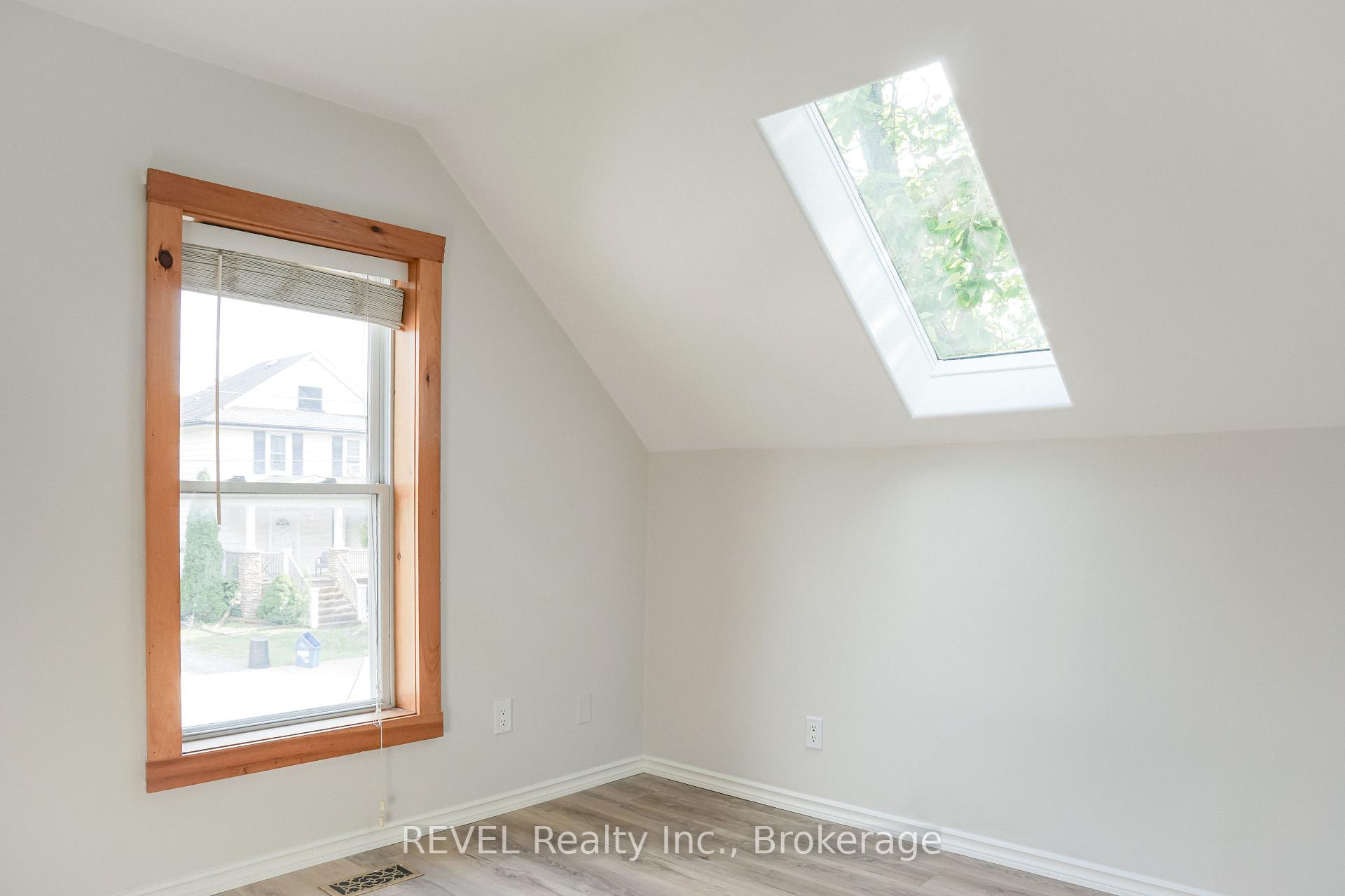 Photo 21 of 387 Glendale Avenue, St. Catharines, Secord Woods — HOMEH