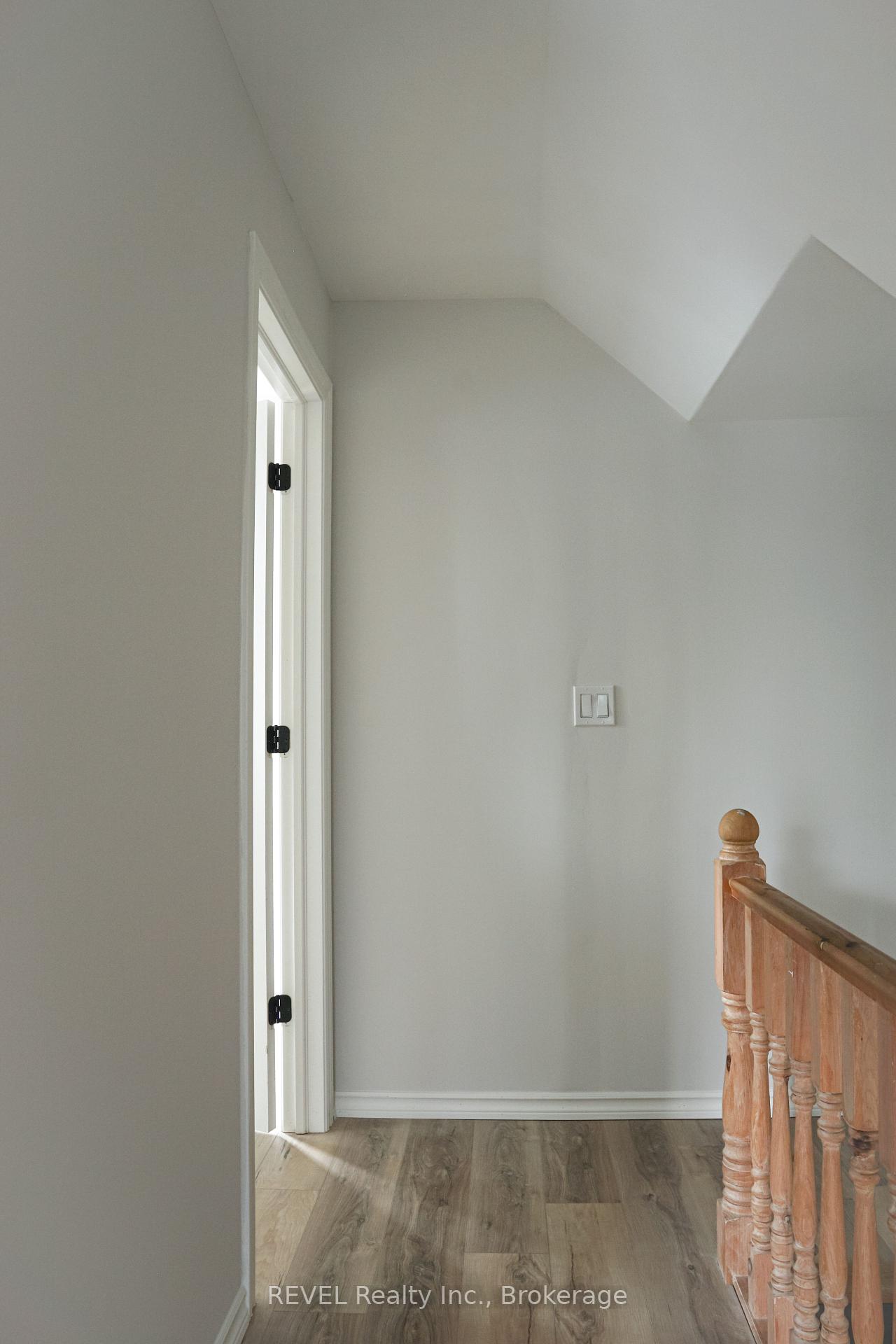 Photo 25 of 387 Glendale Avenue, St. Catharines, Secord Woods — HOMEH