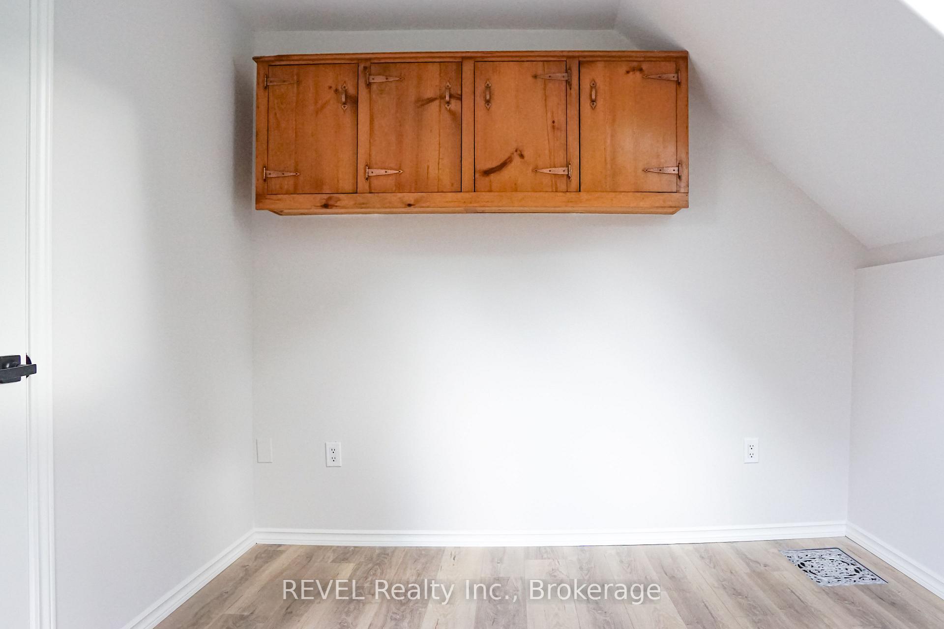 Photo 27 of 387 Glendale Avenue, St. Catharines, Secord Woods — HOMEH