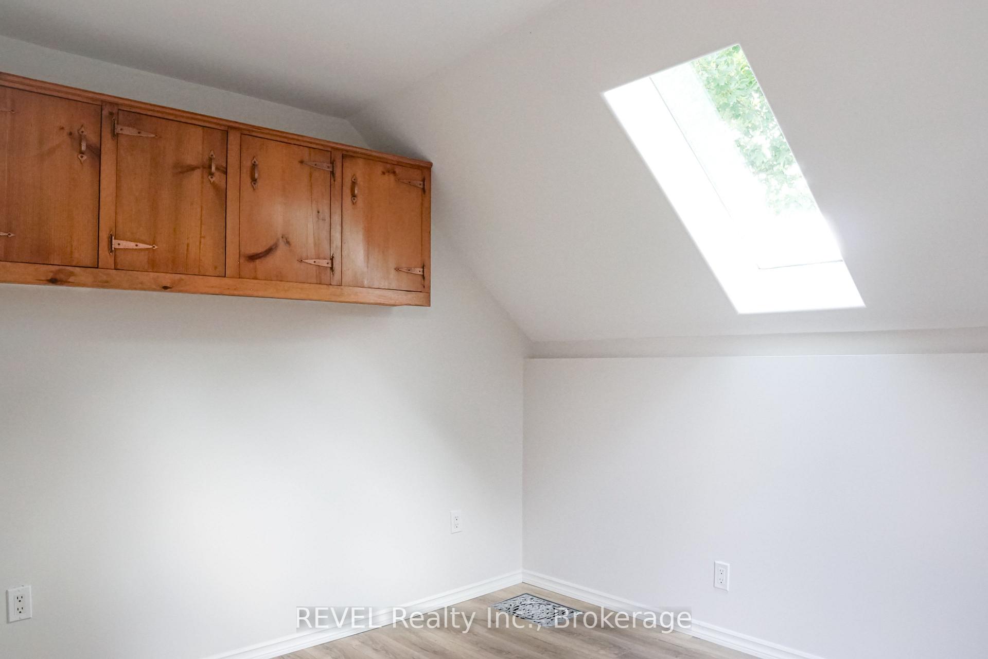 Photo 29 of 387 Glendale Avenue, St. Catharines, Secord Woods — HOMEH