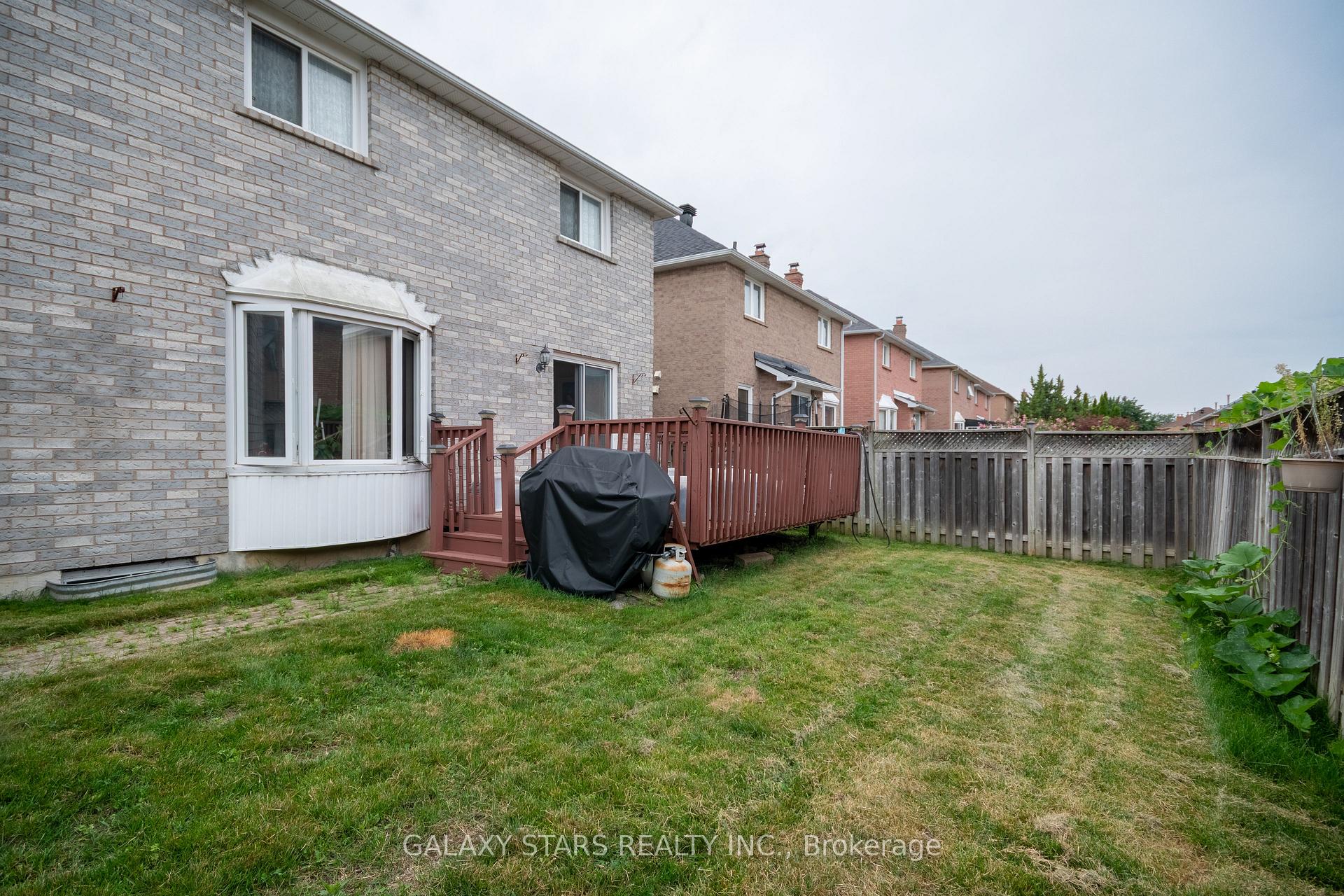 Photo 5 of 28 Claircrest Road, Markham, Middlefield — HOMEH