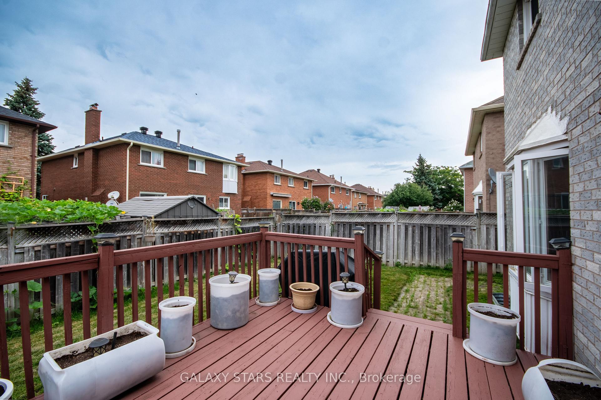 Photo 8 of 28 Claircrest Road, Markham, Middlefield — HOMEH