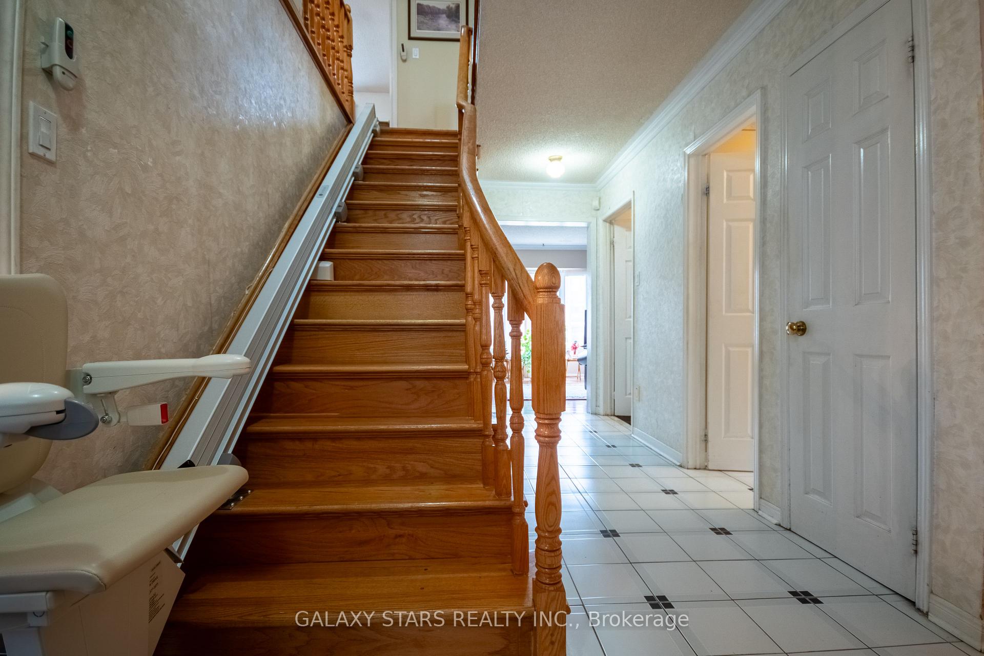 Photo 11 of 28 Claircrest Road, Markham, Middlefield — HOMEH