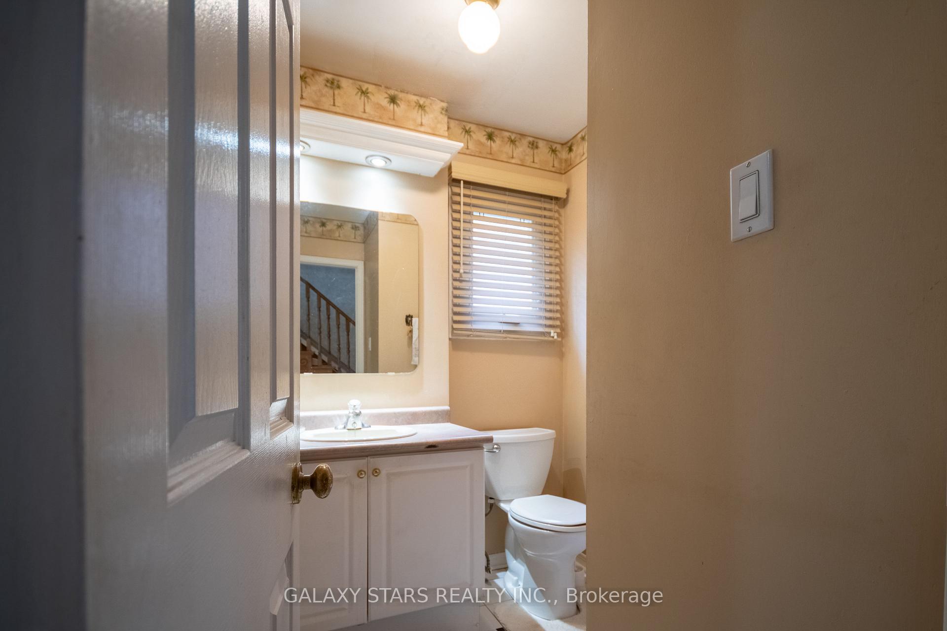 Photo 12 of 28 Claircrest Road, Markham, Middlefield — HOMEH