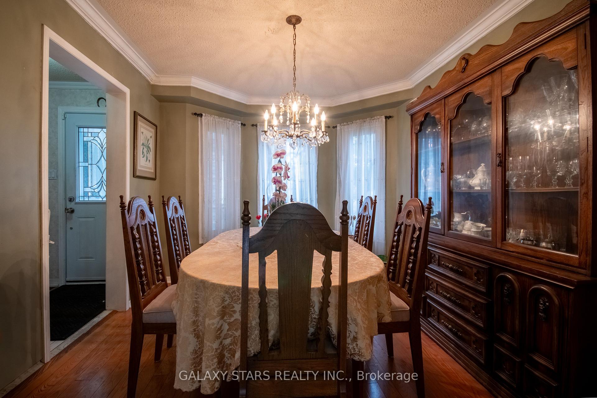 Photo 16 of 28 Claircrest Road, Markham, Middlefield — HOMEH
