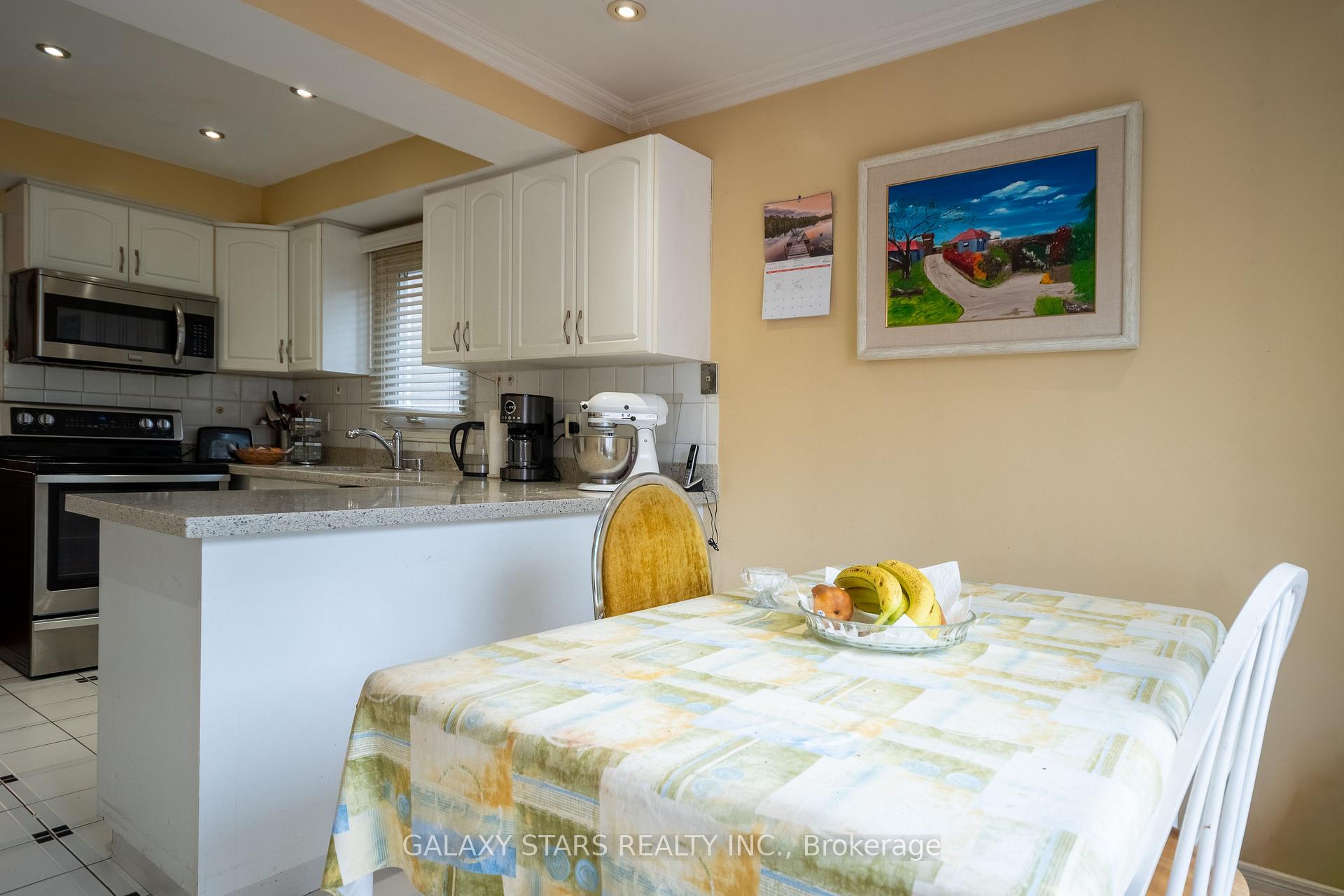Photo 19 of 28 Claircrest Road, Markham, Middlefield — HOMEH
