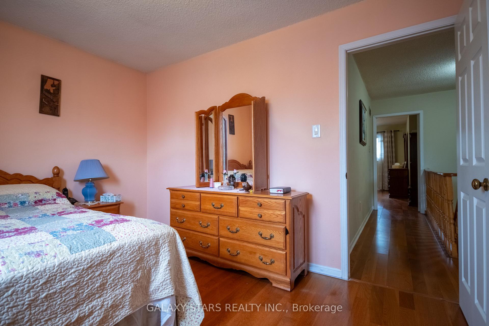 Photo 24 of 28 Claircrest Road, Markham, Middlefield — HOMEH