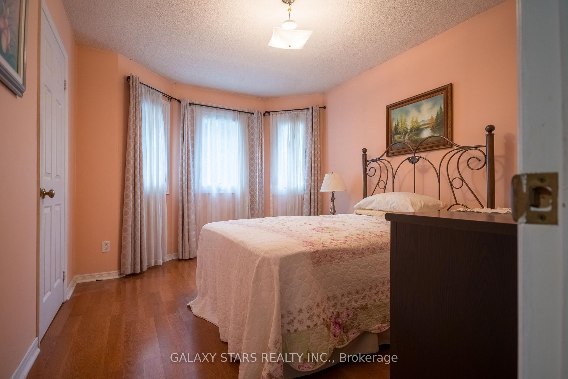 Photo 29 of 28 Claircrest Road, Markham, Middlefield — HOMEH