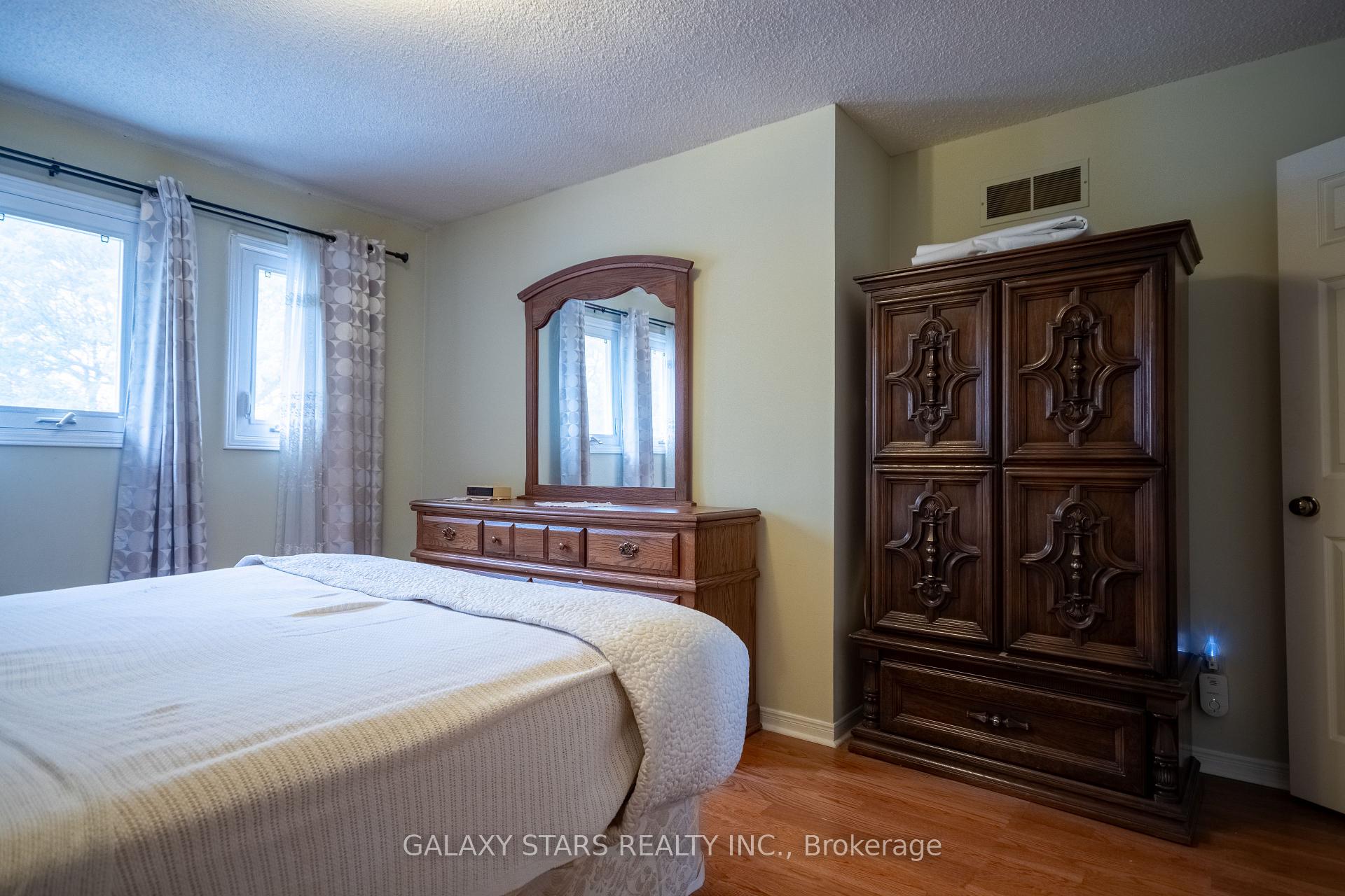 Photo 33 of 28 Claircrest Road, Markham, Middlefield — HOMEH