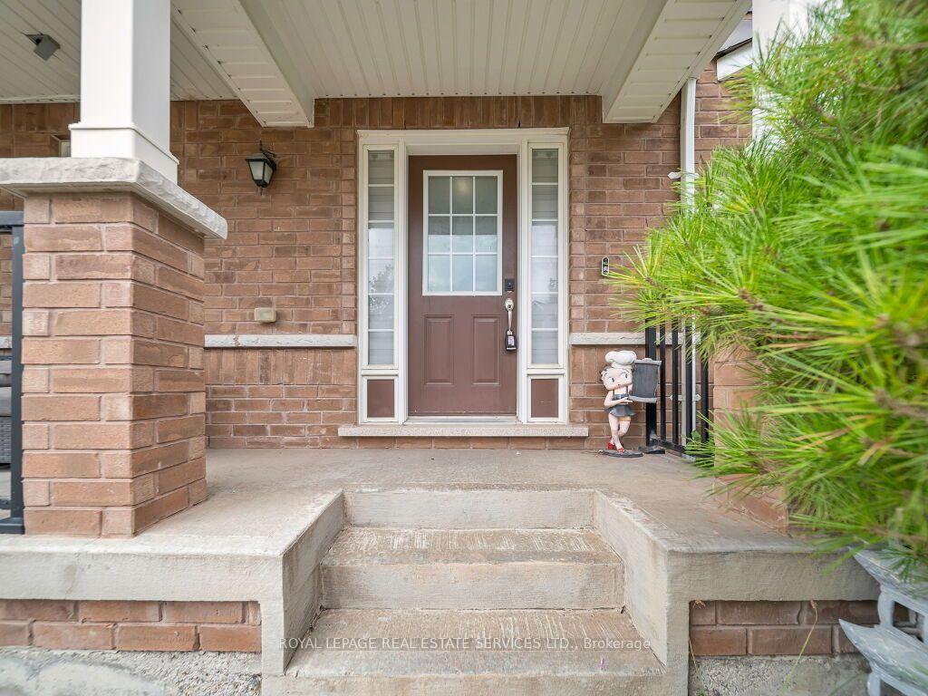 Photo 5 of 61 Rockbrook Trail, Brampton, Northwest Brampton — HOMEH