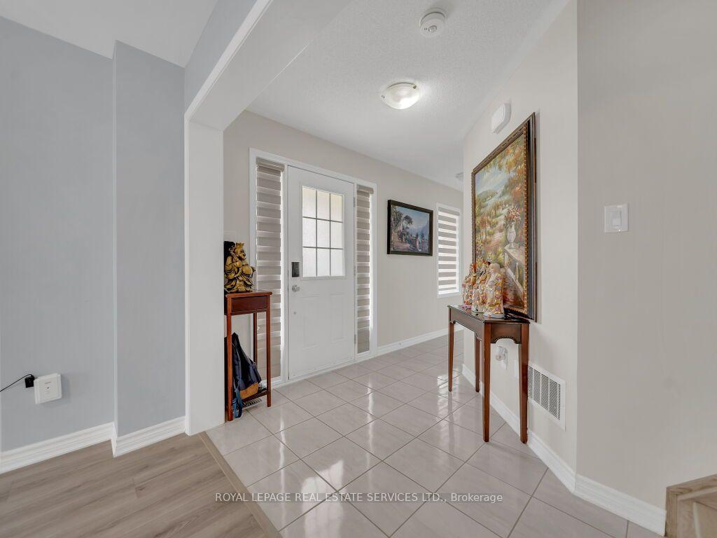 Photo 6 of 61 Rockbrook Trail, Brampton, Northwest Brampton — HOMEH
