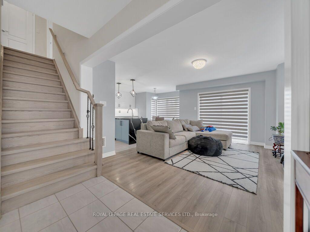 Photo 7 of 61 Rockbrook Trail, Brampton, Northwest Brampton — HOMEH