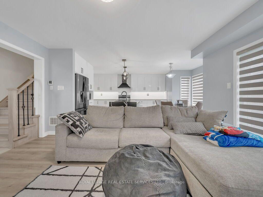 Photo 8 of 61 Rockbrook Trail, Brampton, Northwest Brampton — HOMEH