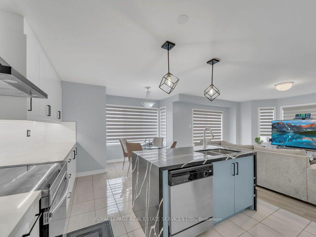 Photo 11 of 61 Rockbrook Trail, Brampton, Northwest Brampton — HOMEH