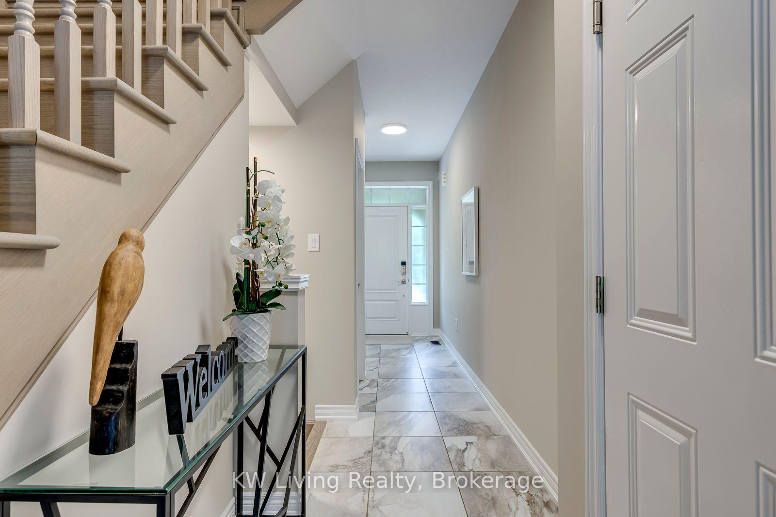 Photo 4 of 3291 Mockingbird Common, Oakville, Joshua Meadows — HOMEH