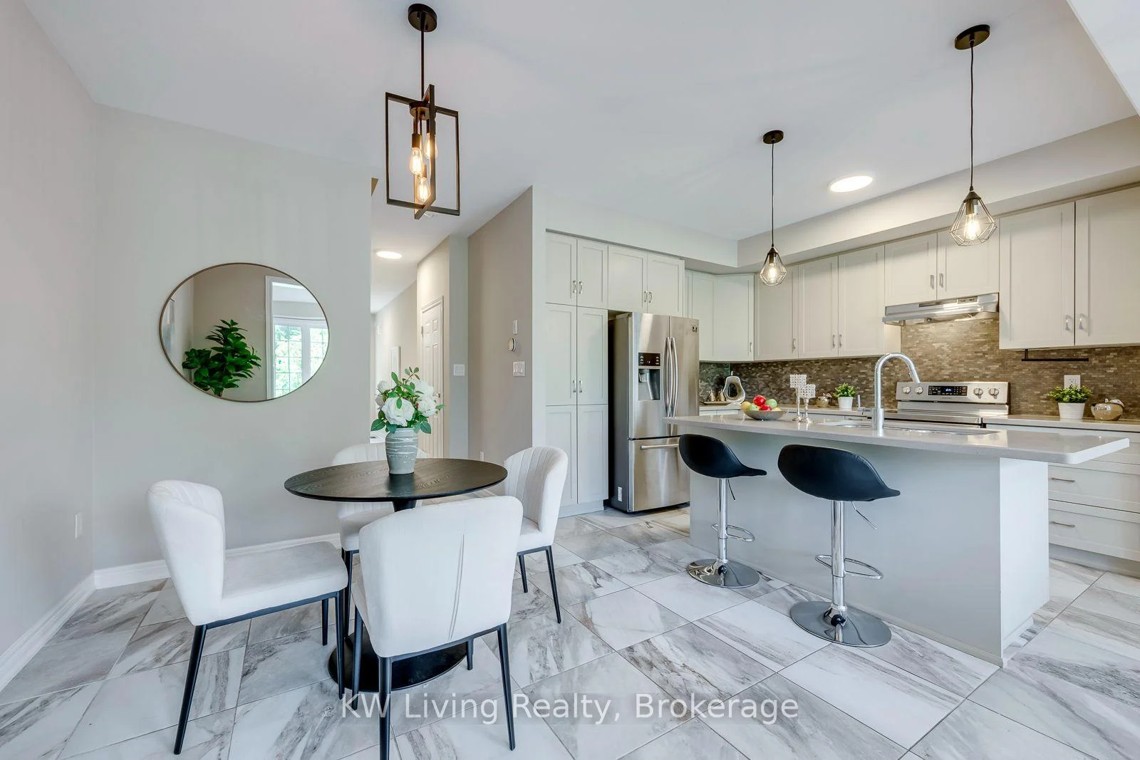 Photo 12 of 3291 Mockingbird Common, Oakville, Joshua Meadows — HOMEH