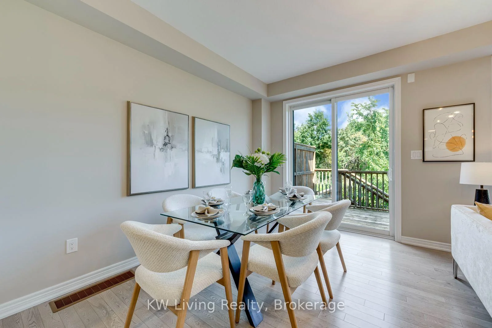 Photo 13 of 3291 Mockingbird Common, Oakville, Joshua Meadows — HOMEH