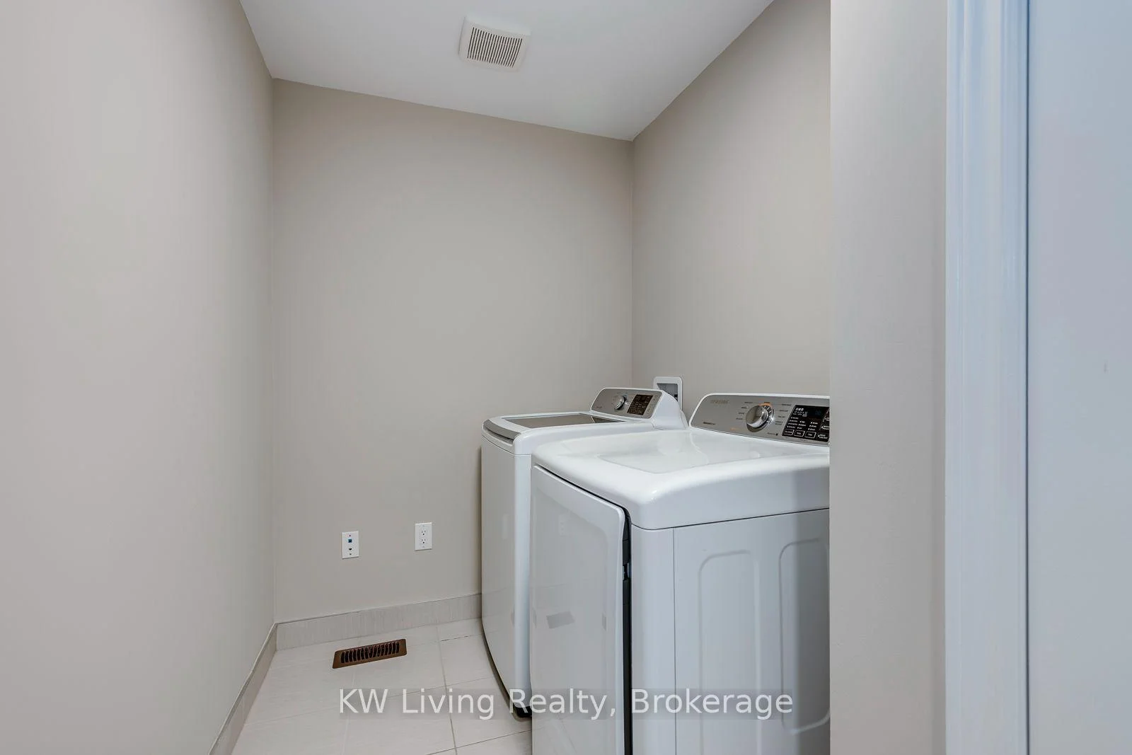 Photo 29 of 3291 Mockingbird Common, Oakville, Joshua Meadows — HOMEH