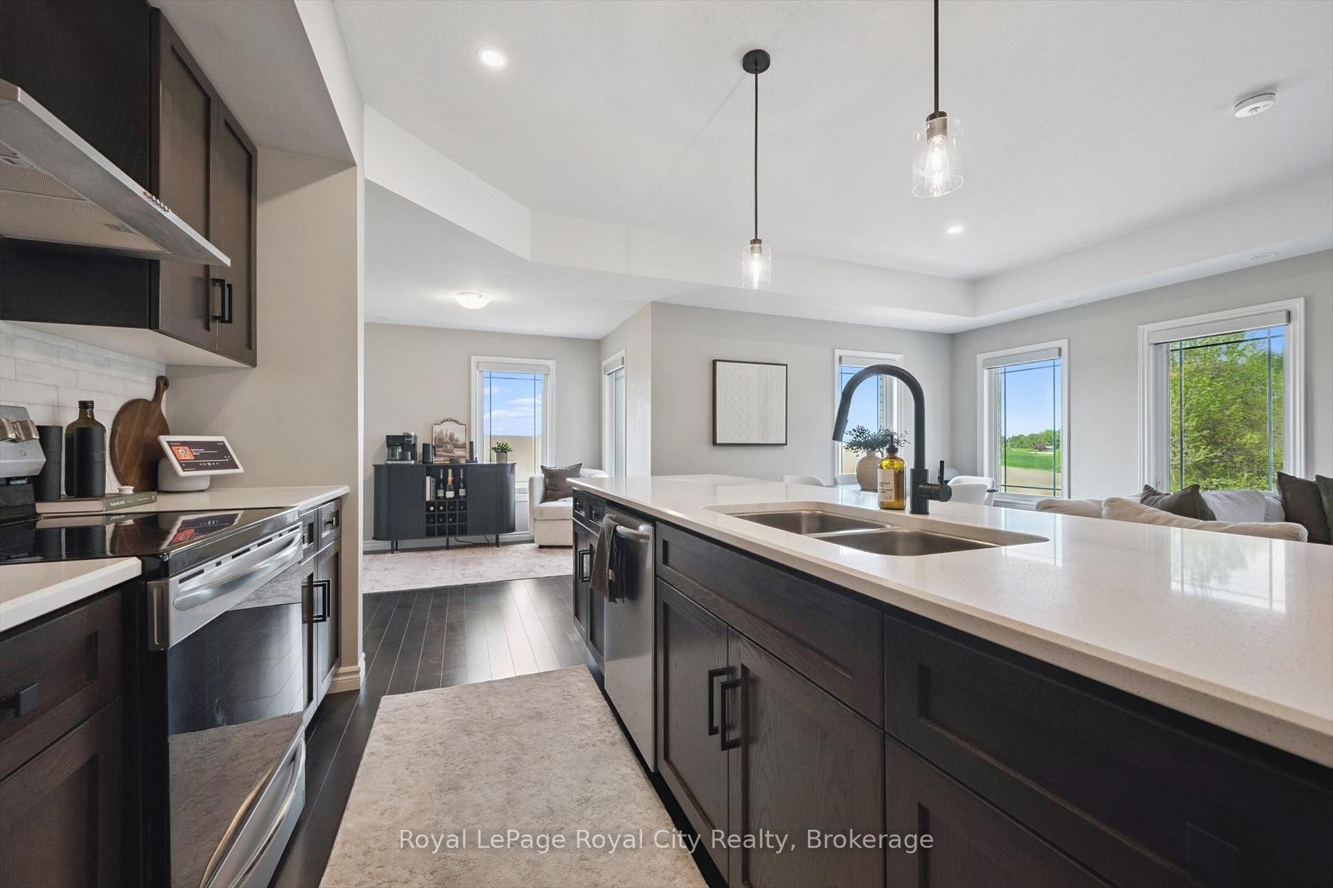 Photo 5 of Unit 58, 107 Westra Drive, Guelph, Willow West/Sugarbush/West Acres — HOMEH