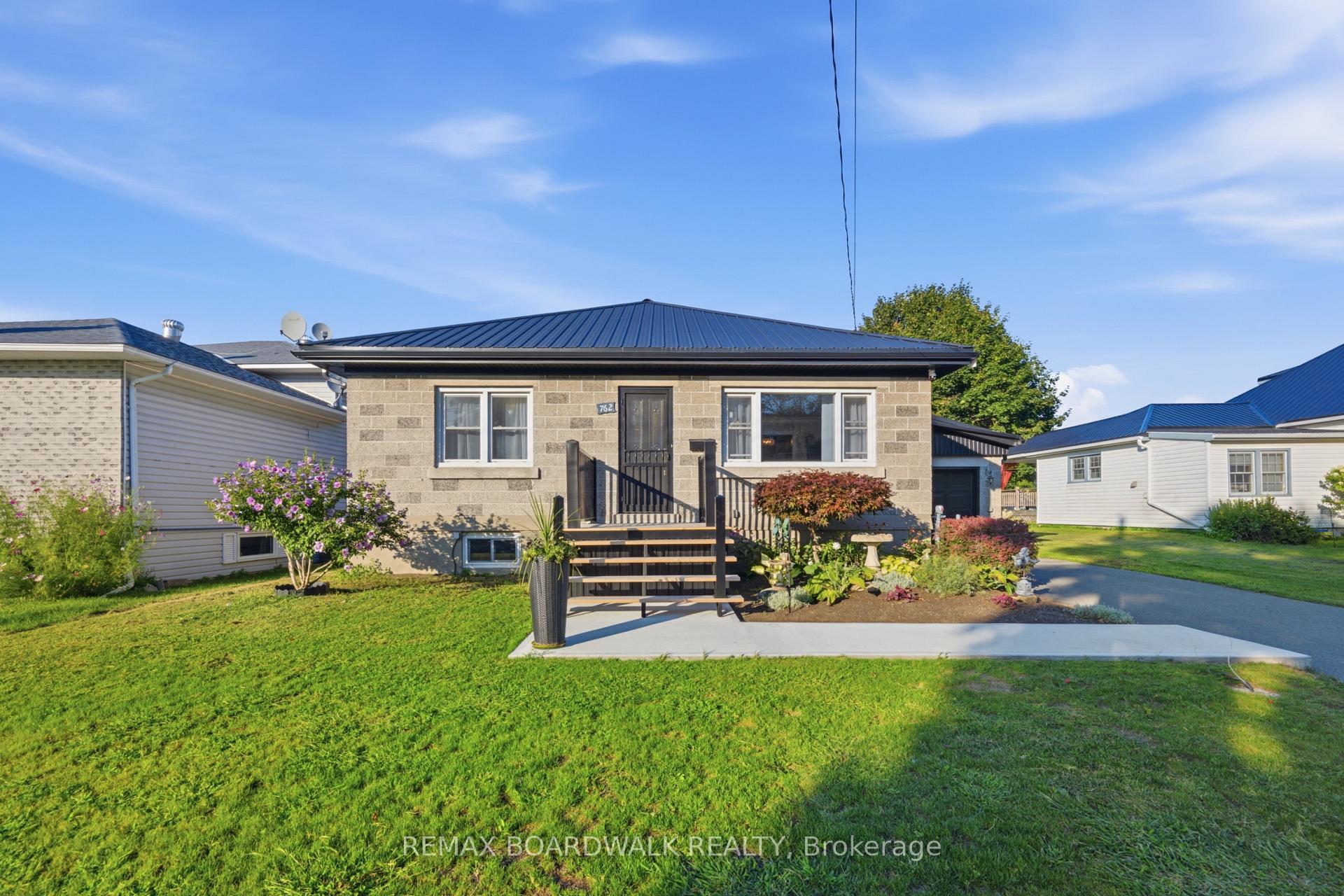 Photo 2 of 762 St Lawrence Street, Prescott, Prescott — HOMEH