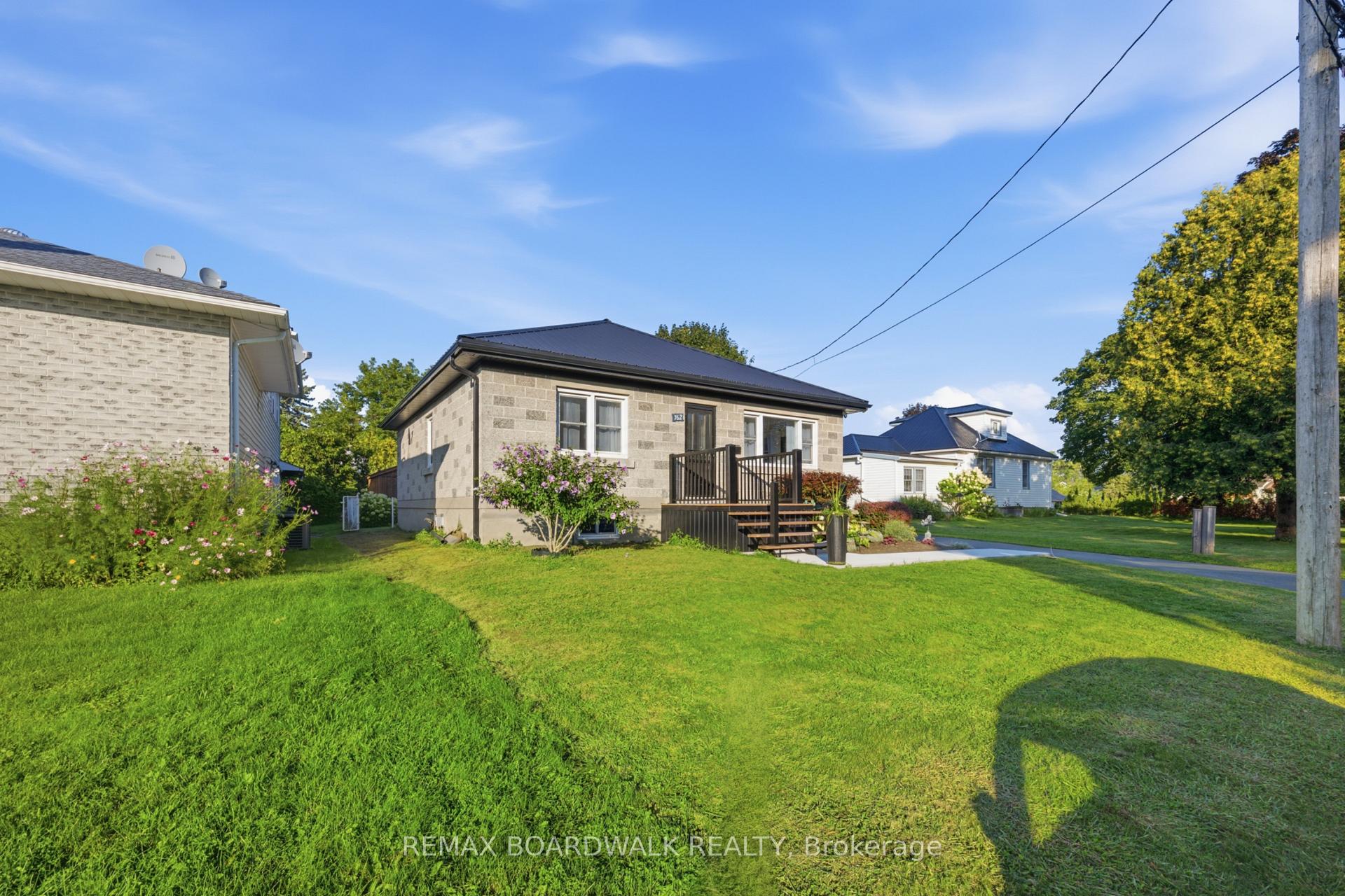 Photo 3 of 762 St Lawrence Street, Prescott, Prescott — HOMEH