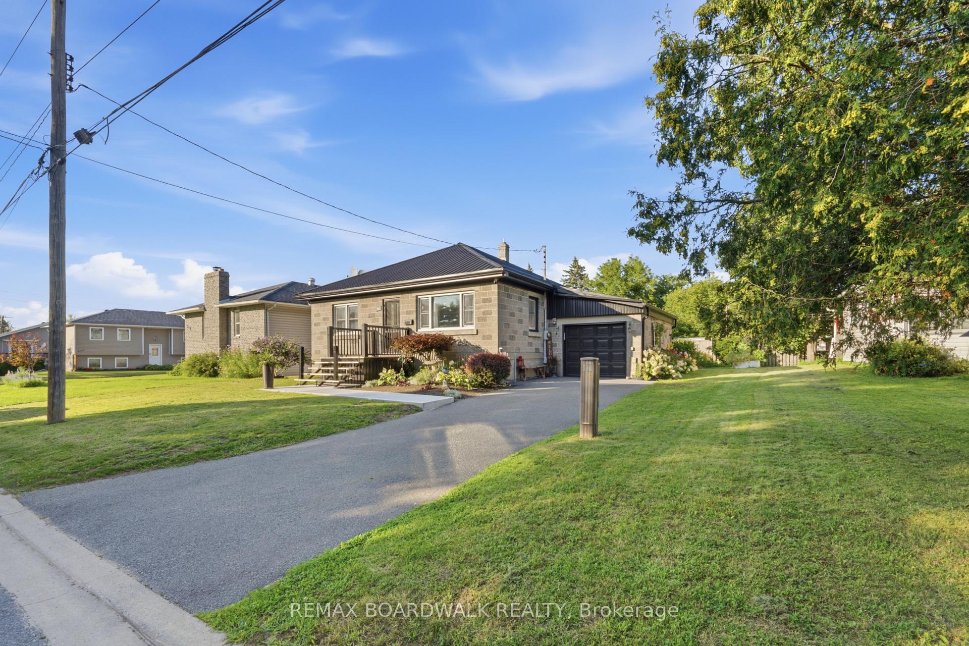 Photo 6 of 762 St Lawrence Street, Prescott, Prescott — HOMEH
