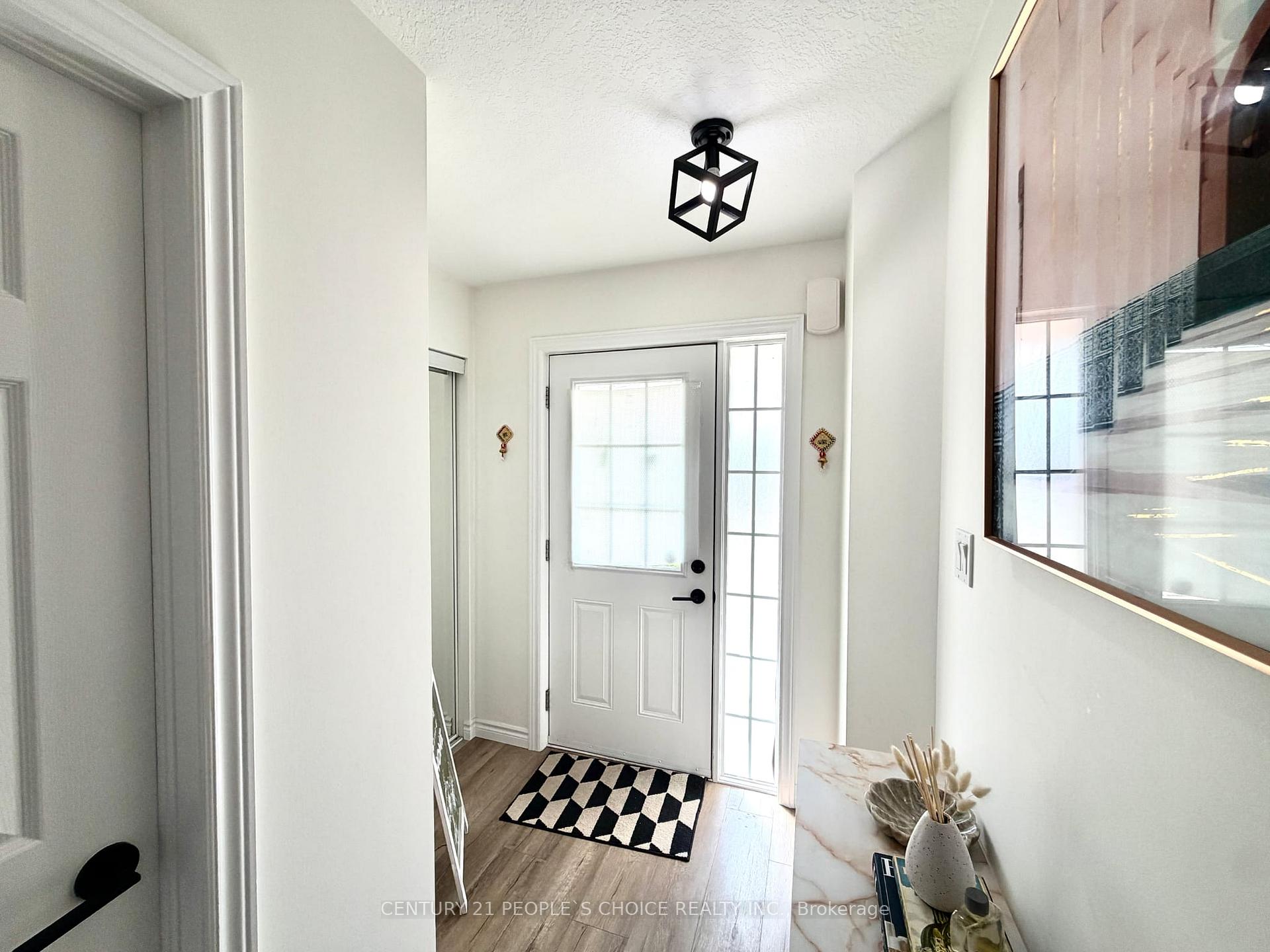 Photo 3 of 504 Doon Drive S, Kitchener, Doon South — HOMEH