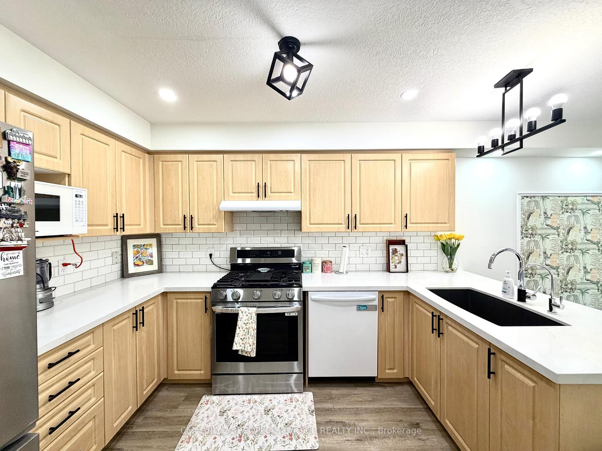 Photo 6 of 504 Doon Drive S, Kitchener, Doon South — HOMEH
