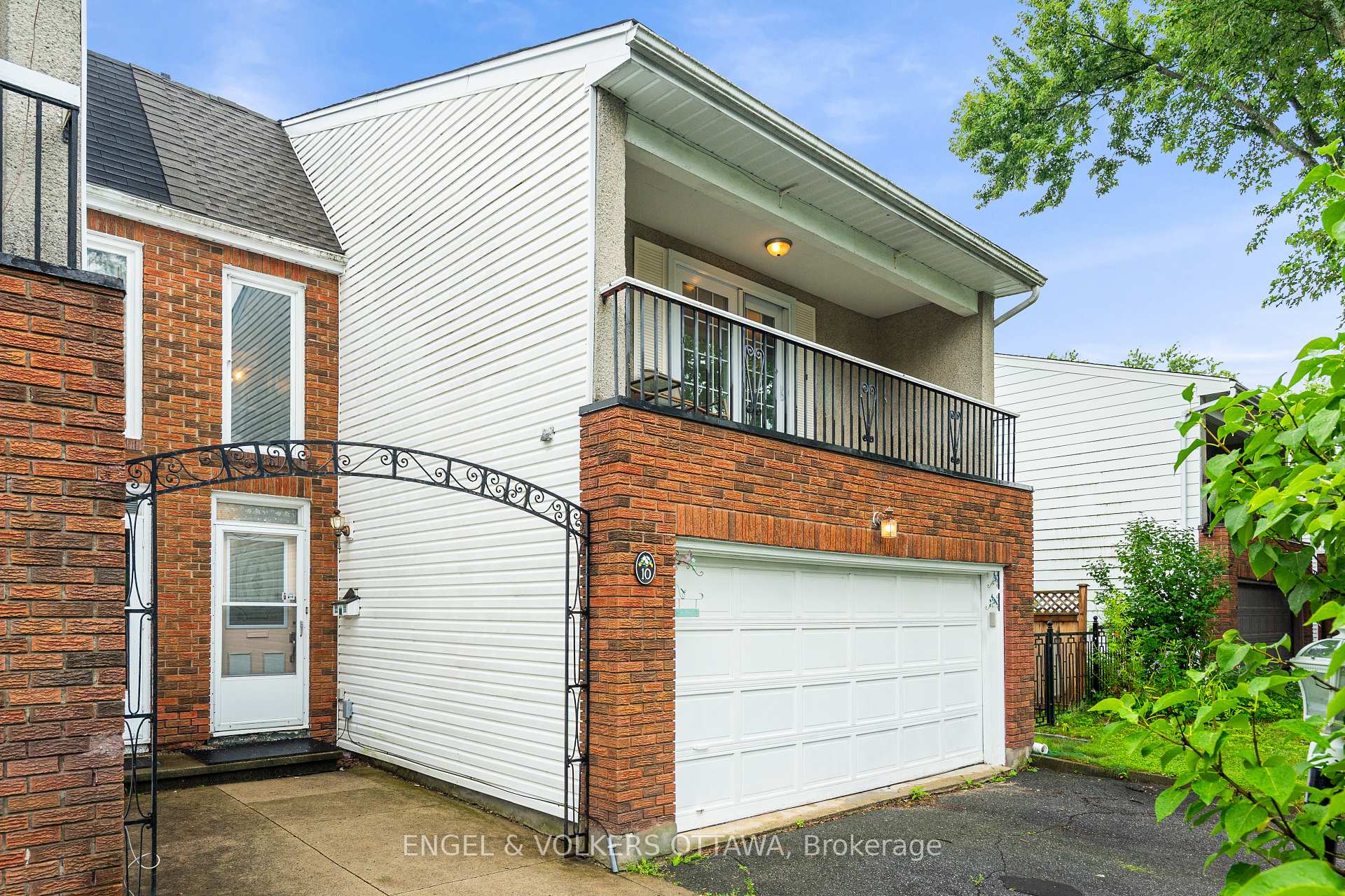 Photo 3 of 10 Estelle Crescent, Ottawa, Sheahan Estates/Trend Village — HOMEH