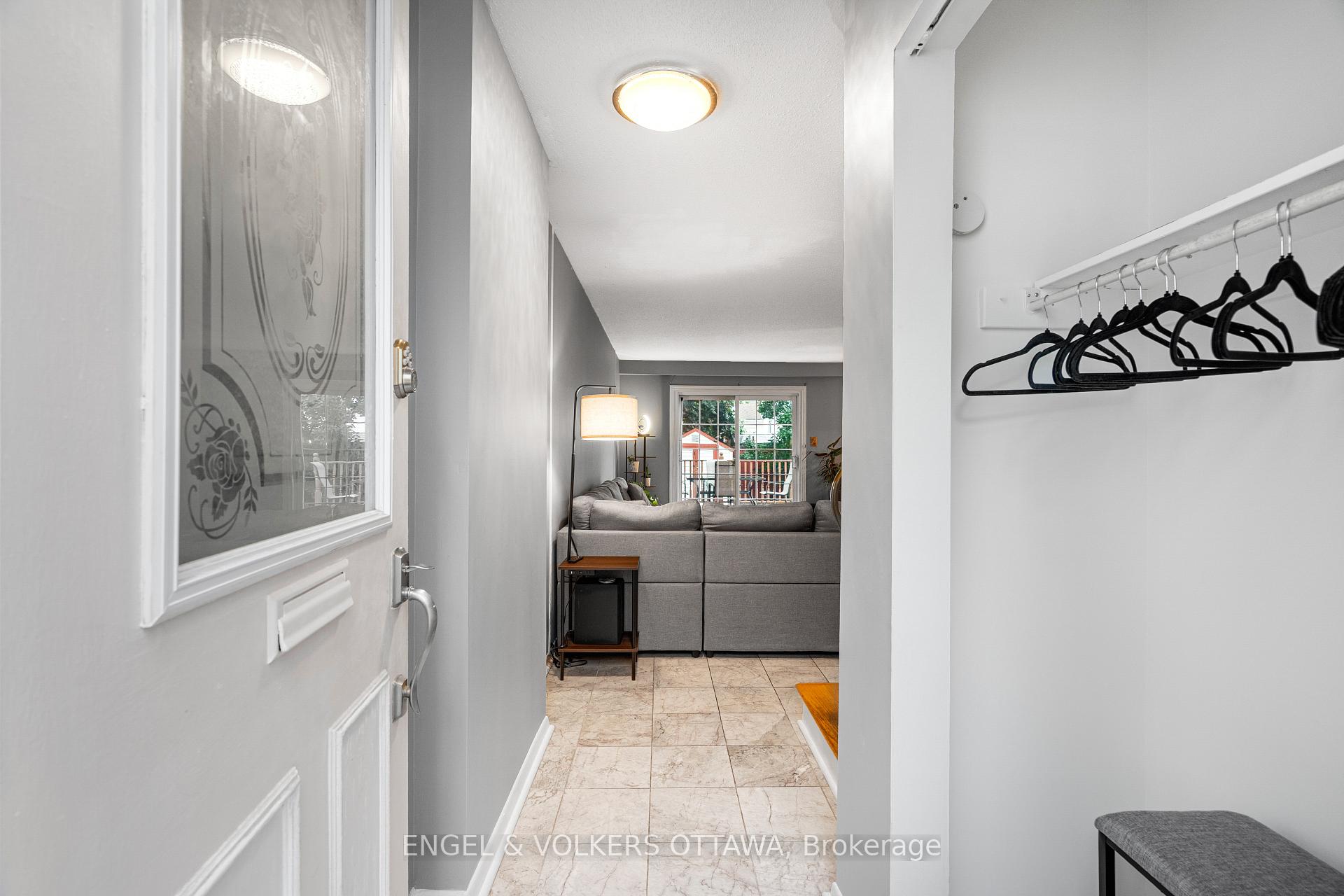 Photo 4 of 10 Estelle Crescent, Ottawa, Sheahan Estates/Trend Village — HOMEH