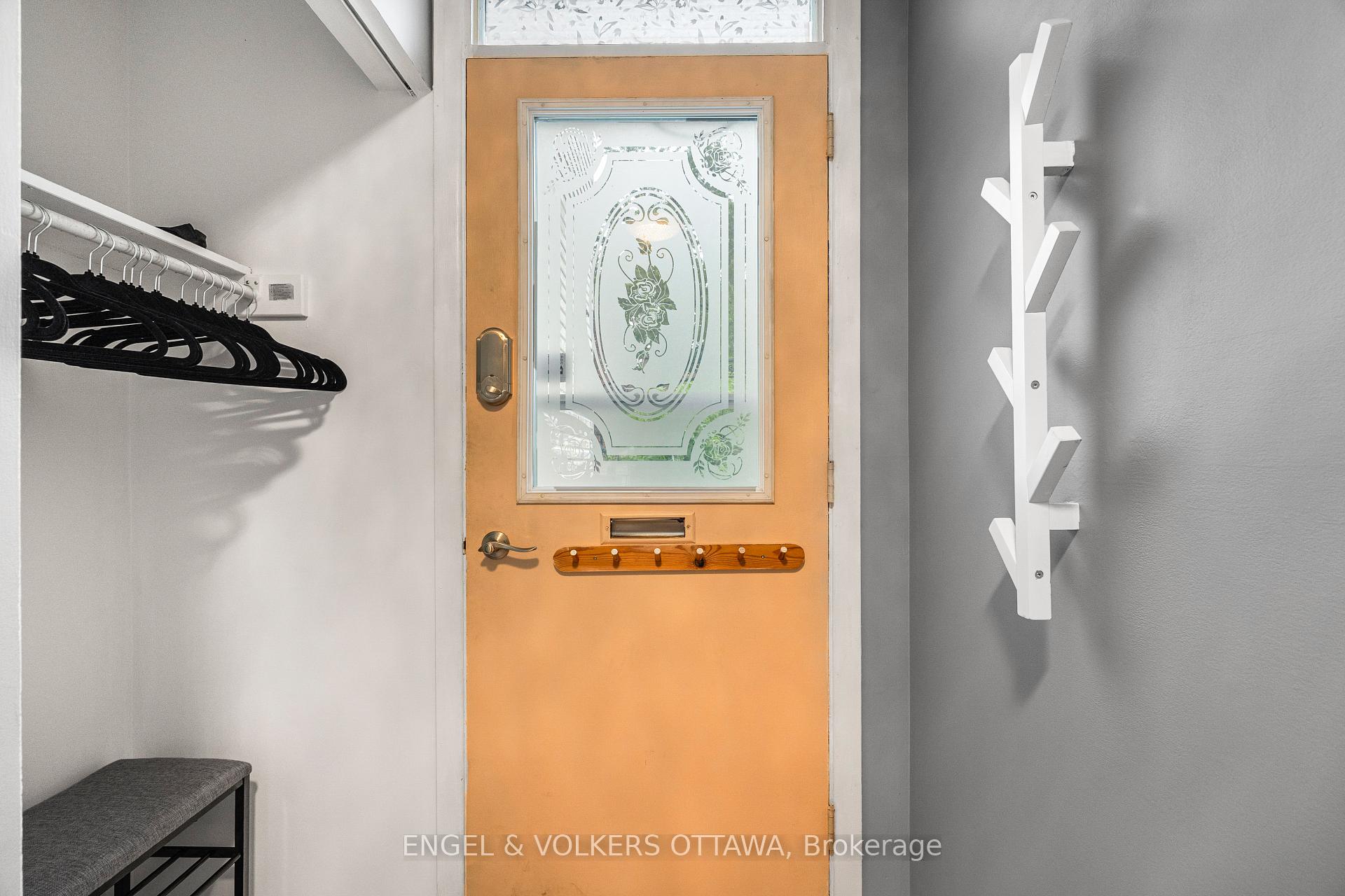 Photo 5 of 10 Estelle Crescent, Ottawa, Sheahan Estates/Trend Village — HOMEH