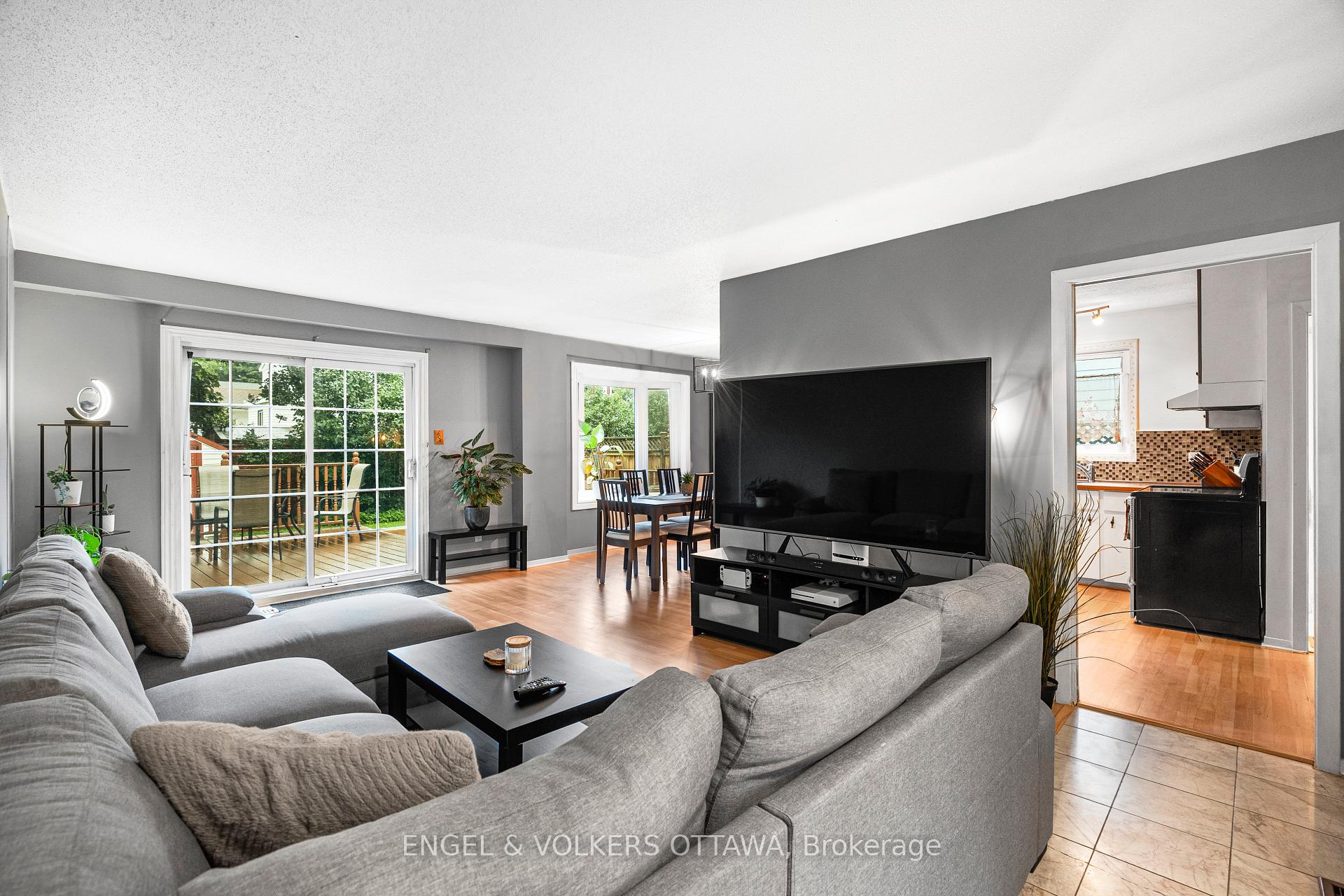 Photo 7 of 10 Estelle Crescent, Ottawa, Sheahan Estates/Trend Village — HOMEH