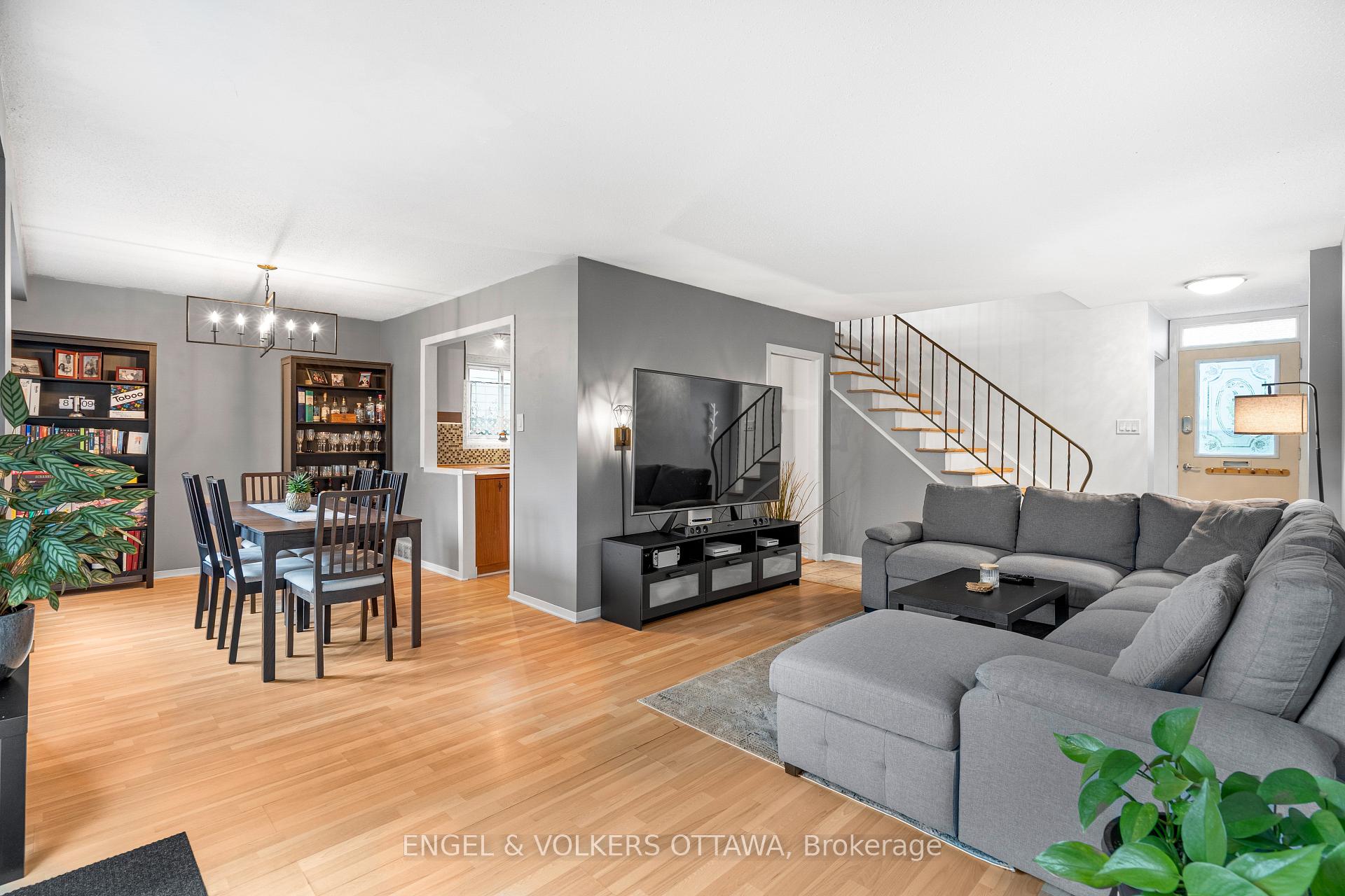 Photo 11 of 10 Estelle Crescent, Ottawa, Sheahan Estates/Trend Village — HOMEH