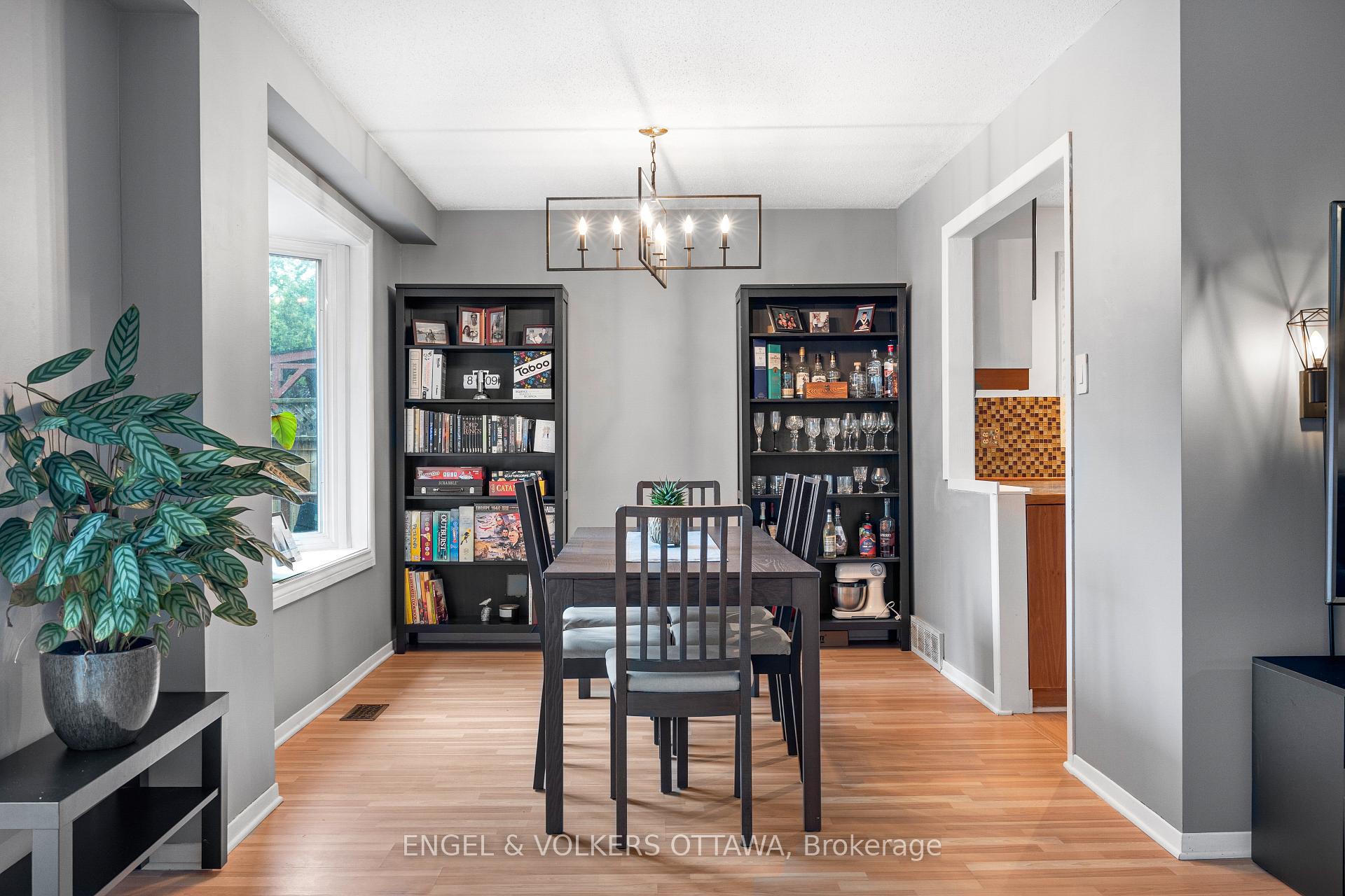Photo 12 of 10 Estelle Crescent, Ottawa, Sheahan Estates/Trend Village — HOMEH