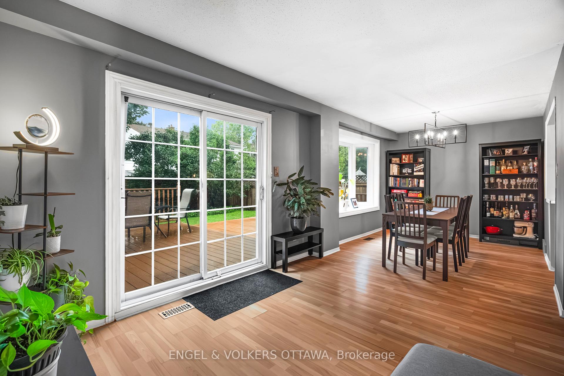 Photo 13 of 10 Estelle Crescent, Ottawa, Sheahan Estates/Trend Village — HOMEH