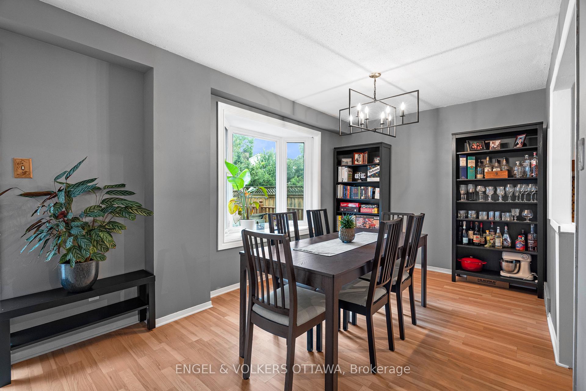 Photo 15 of 10 Estelle Crescent, Ottawa, Sheahan Estates/Trend Village — HOMEH