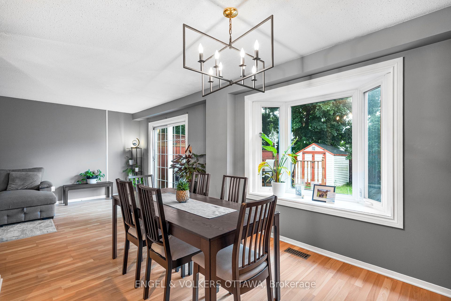Photo 16 of 10 Estelle Crescent, Ottawa, Sheahan Estates/Trend Village — HOMEH