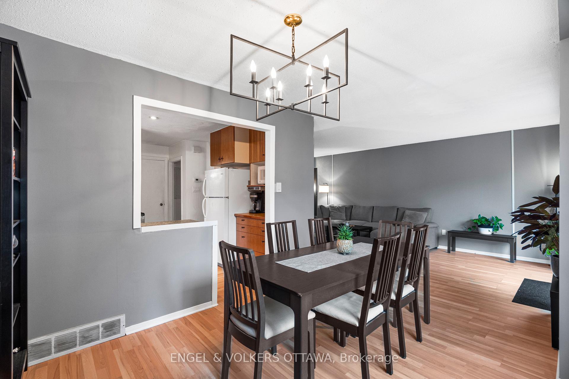 Photo 17 of 10 Estelle Crescent, Ottawa, Sheahan Estates/Trend Village — HOMEH