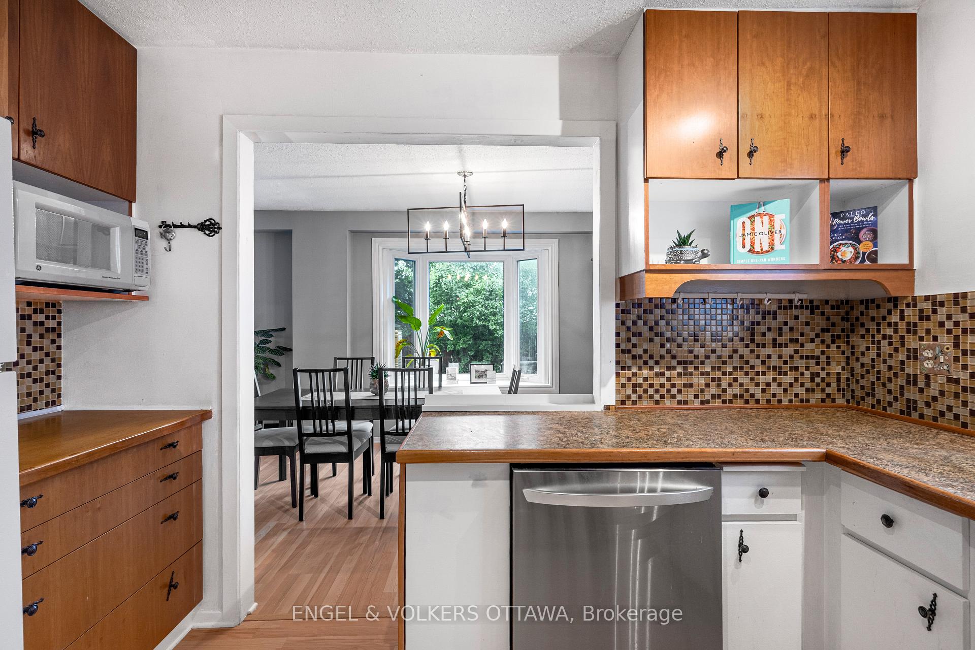 Photo 23 of 10 Estelle Crescent, Ottawa, Sheahan Estates/Trend Village — HOMEH