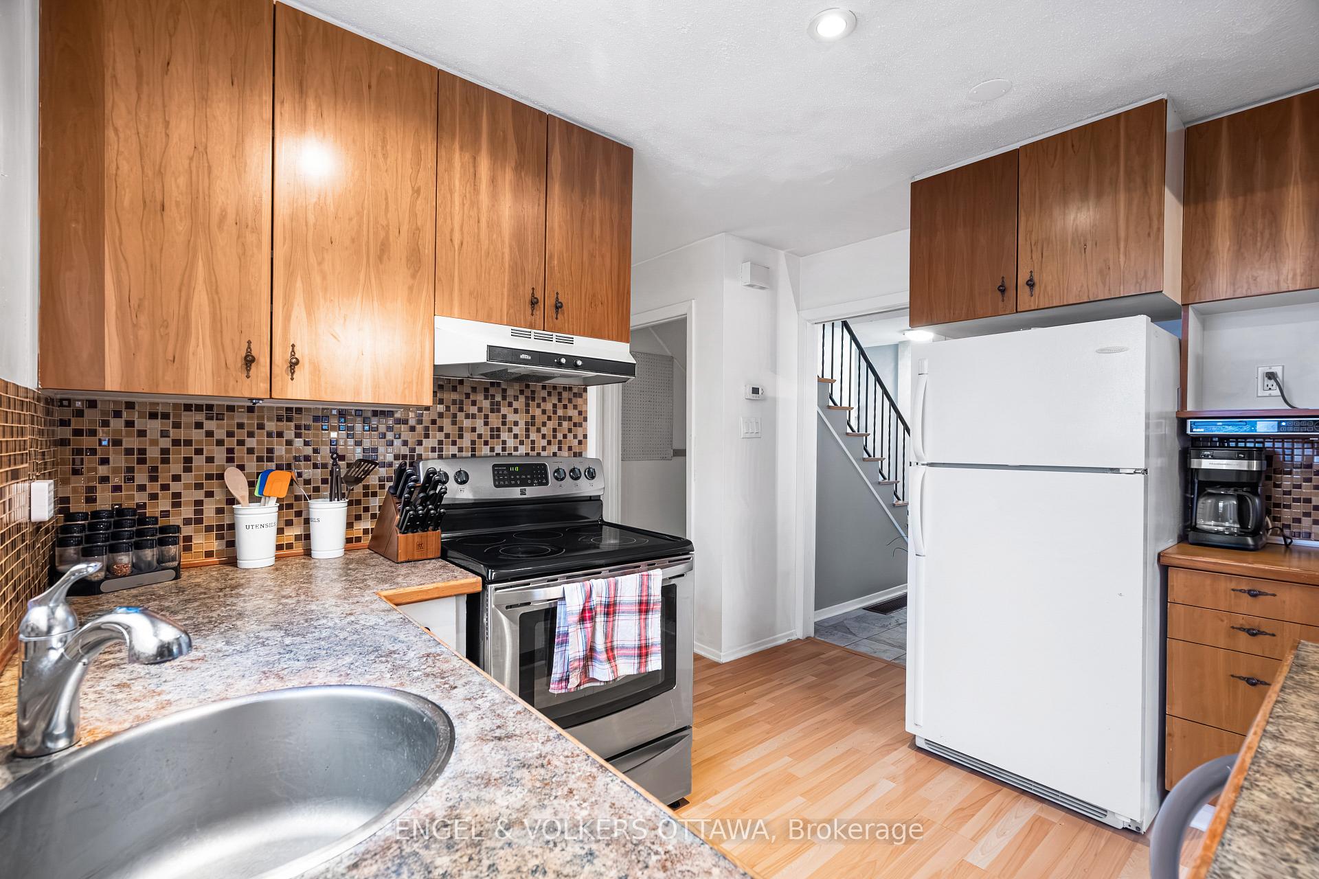 Photo 24 of 10 Estelle Crescent, Ottawa, Sheahan Estates/Trend Village — HOMEH