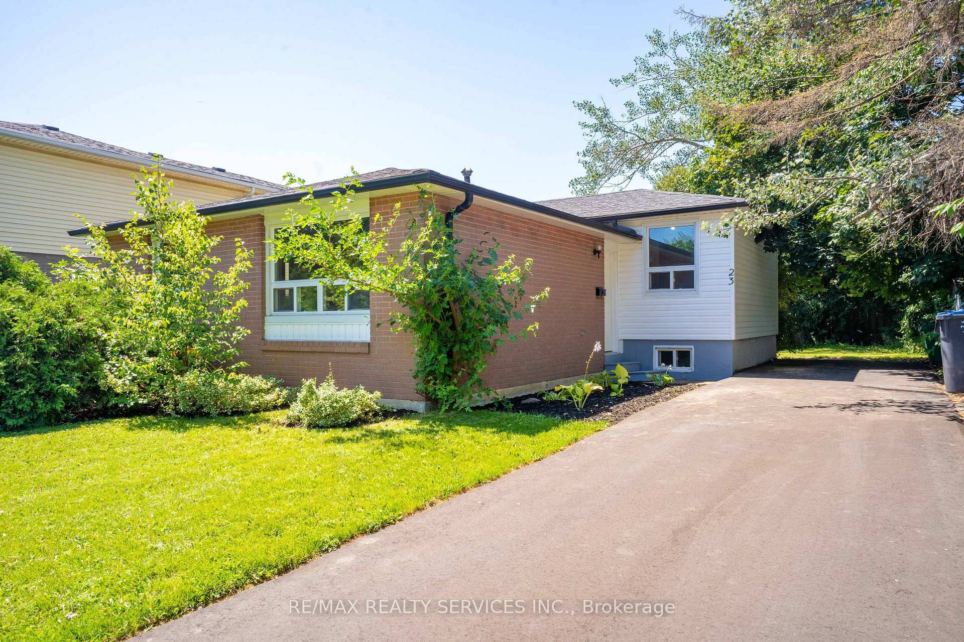 Photo 4 of Unit Upper Level, 23 Fidelia Crescent, Brampton, Southgate — HOMEH