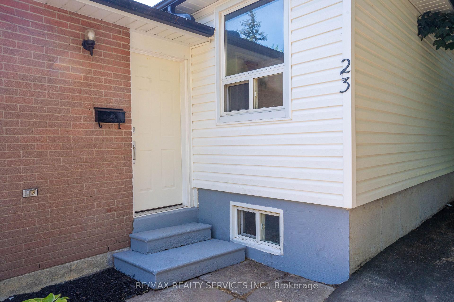 Photo 5 of Unit Upper Level, 23 Fidelia Crescent, Brampton, Southgate — HOMEH