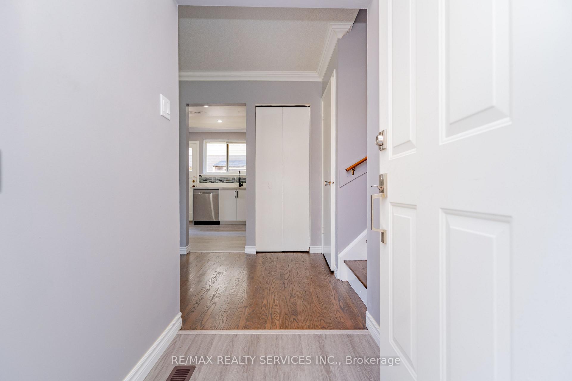Photo 6 of Unit Upper Level, 23 Fidelia Crescent, Brampton, Southgate — HOMEH