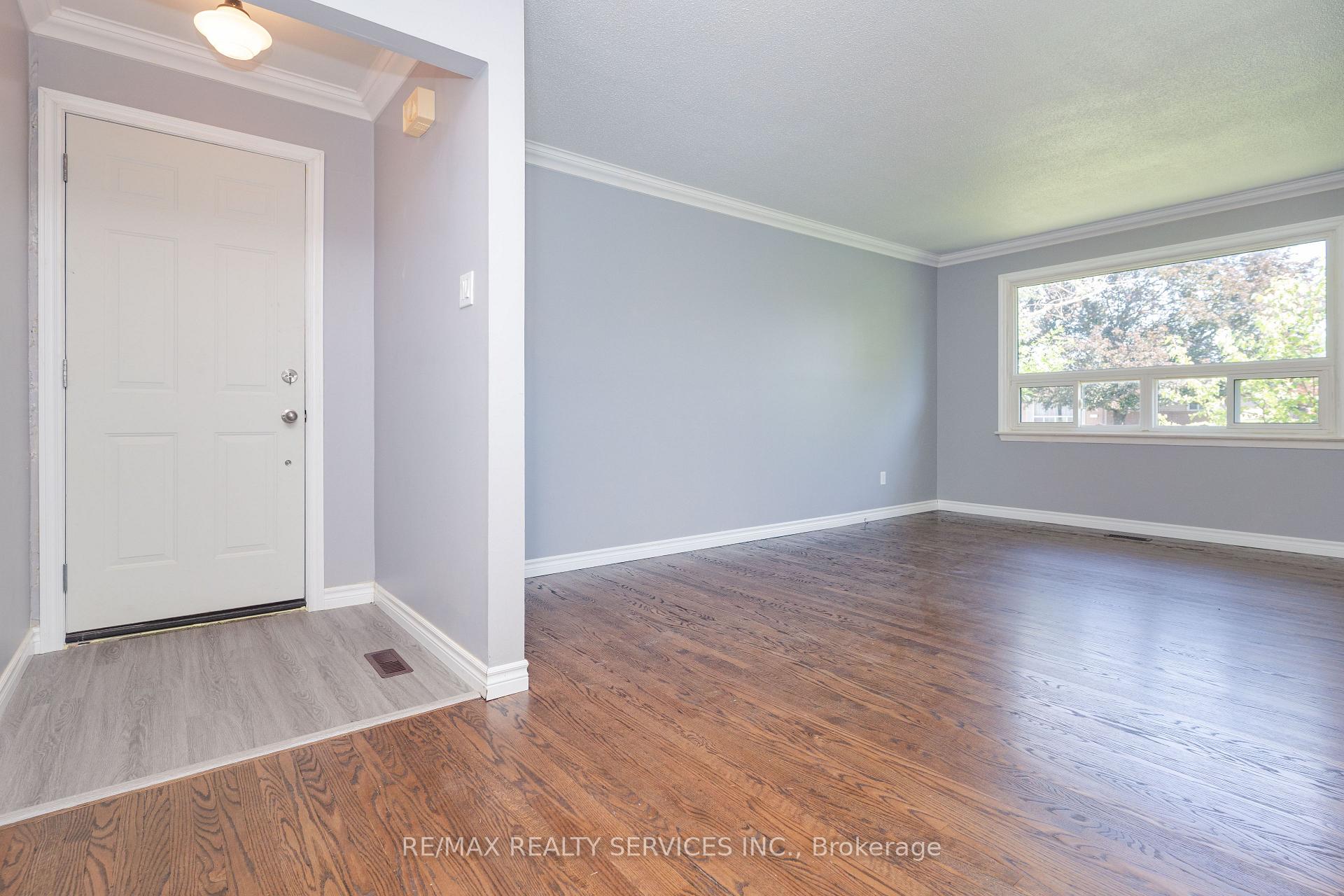 Photo 7 of Unit Upper Level, 23 Fidelia Crescent, Brampton, Southgate — HOMEH