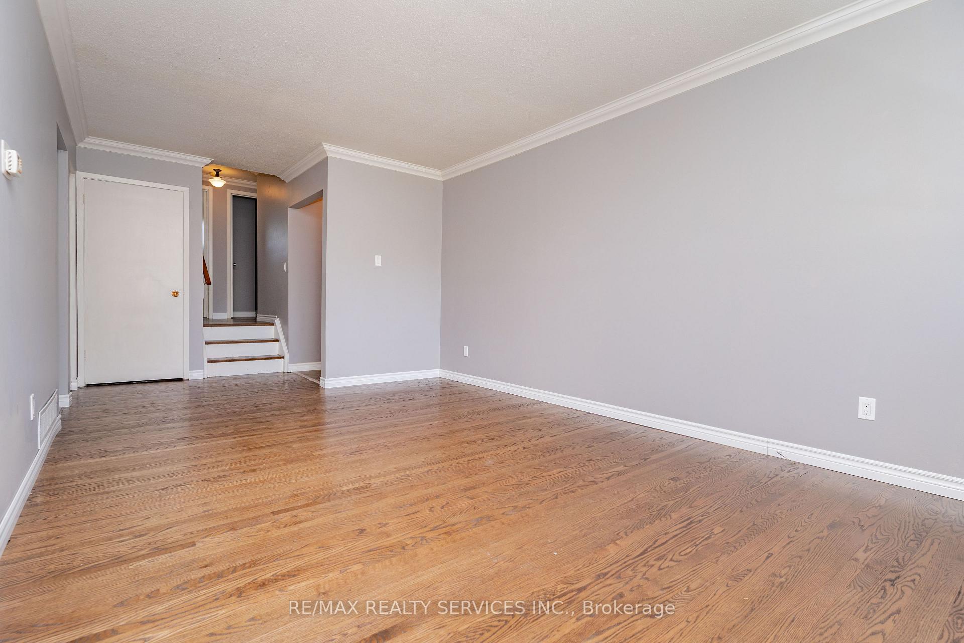 Photo 9 of Unit Upper Level, 23 Fidelia Crescent, Brampton, Southgate — HOMEH