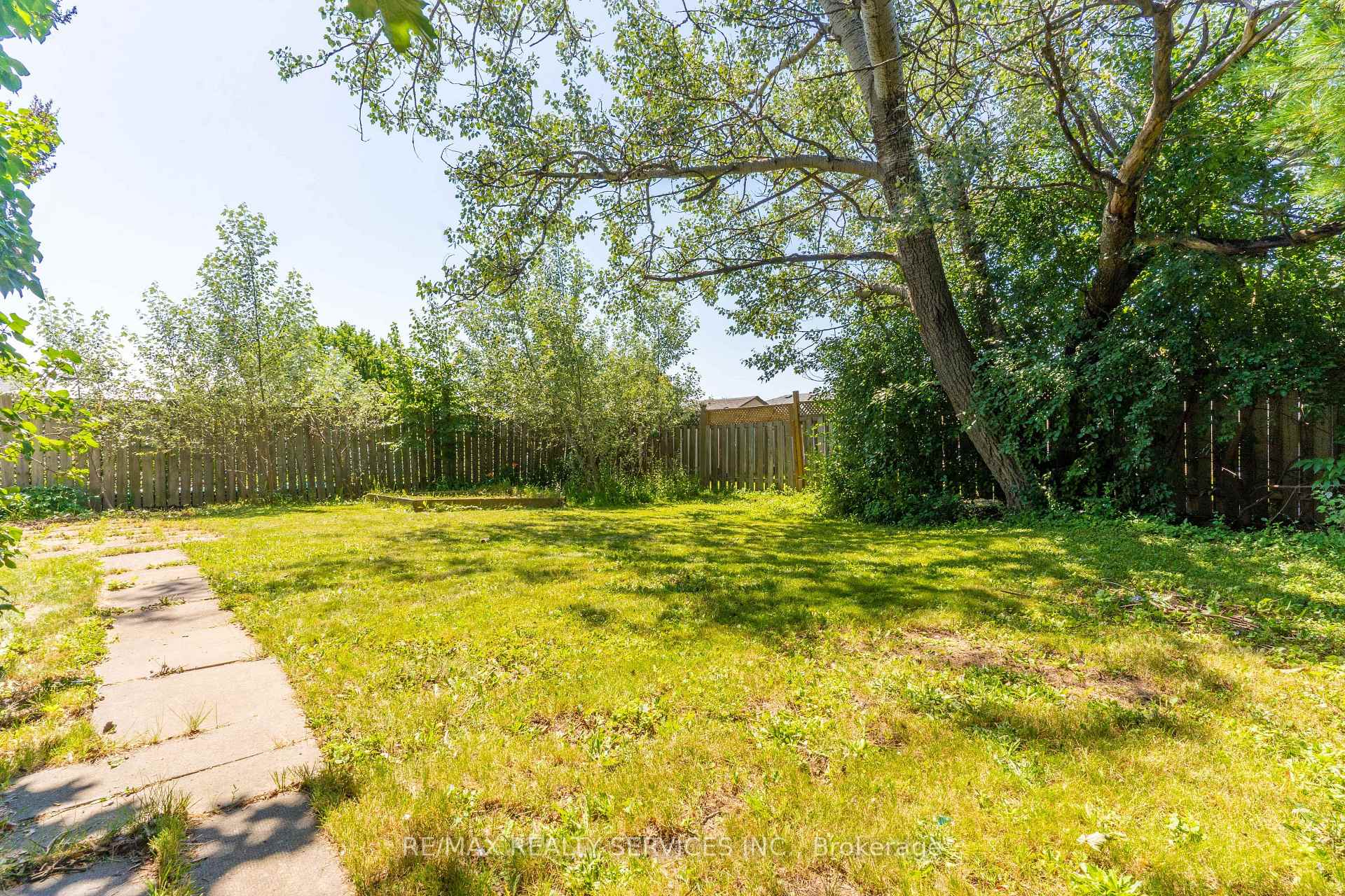 Photo 27 of Unit Upper Level, 23 Fidelia Crescent, Brampton, Southgate — HOMEH