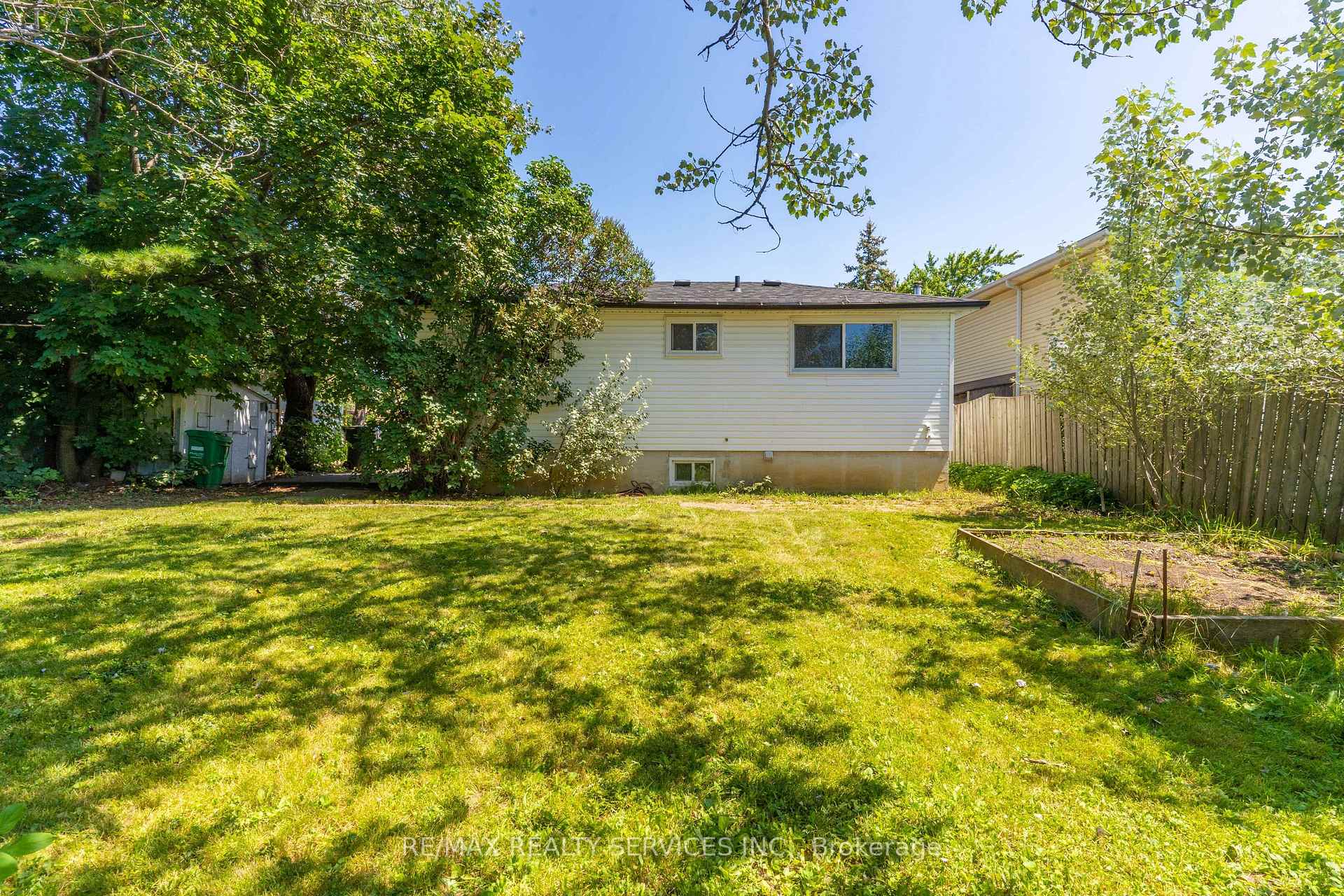 Photo 29 of Unit Upper Level, 23 Fidelia Crescent, Brampton, Southgate — HOMEH