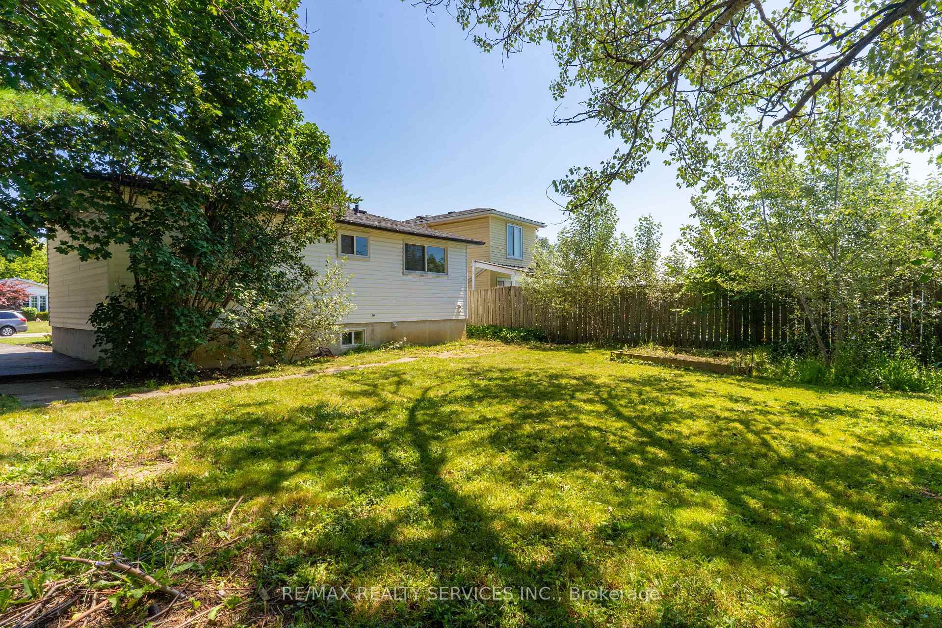 Photo 31 of Unit Upper Level, 23 Fidelia Crescent, Brampton, Southgate — HOMEH