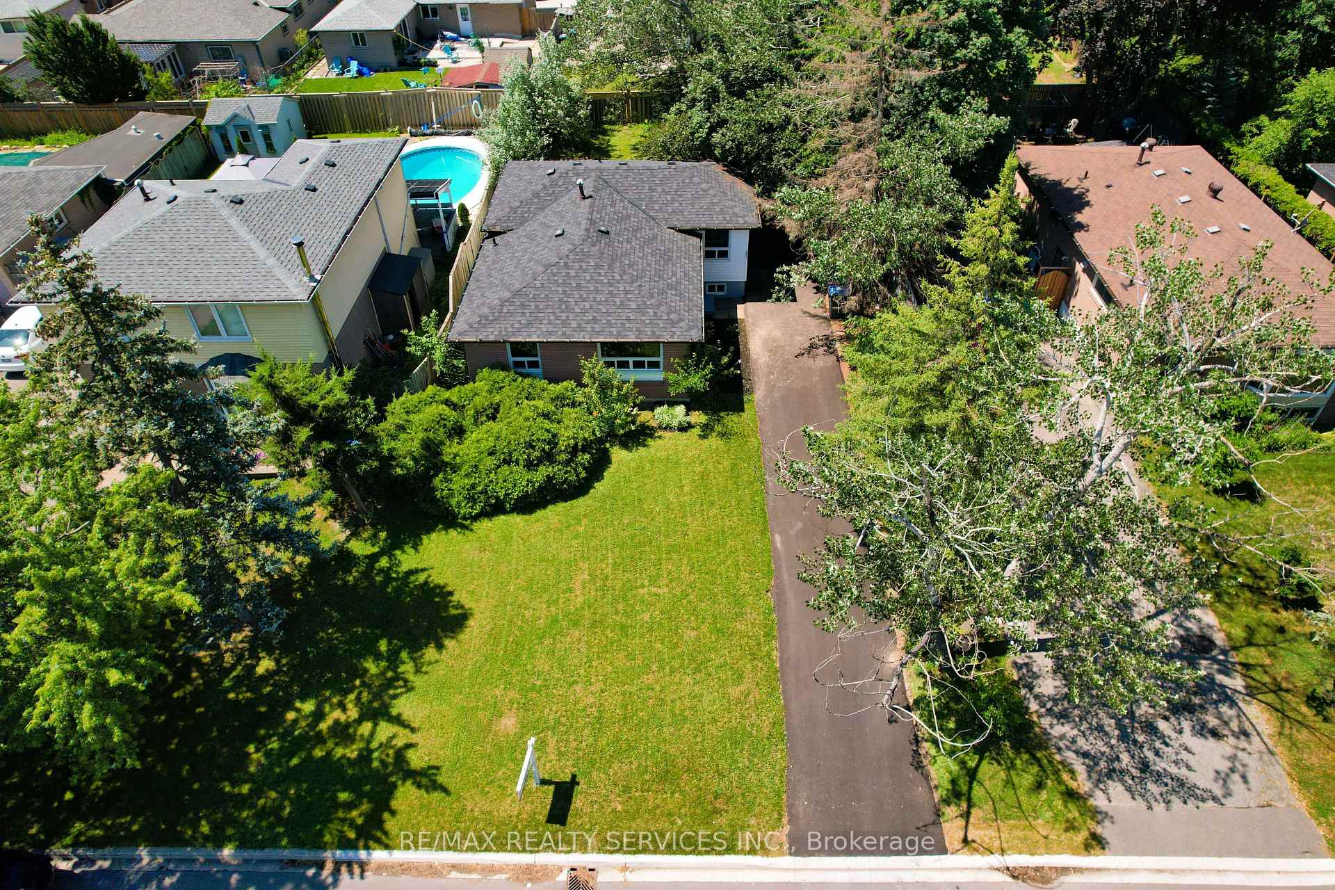 Photo 32 of Unit Upper Level, 23 Fidelia Crescent, Brampton, Southgate — HOMEH